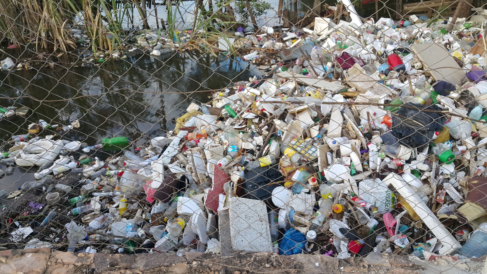 Samsung Galaxy Note4 sample photo. Contaminación, polucion, basura photography