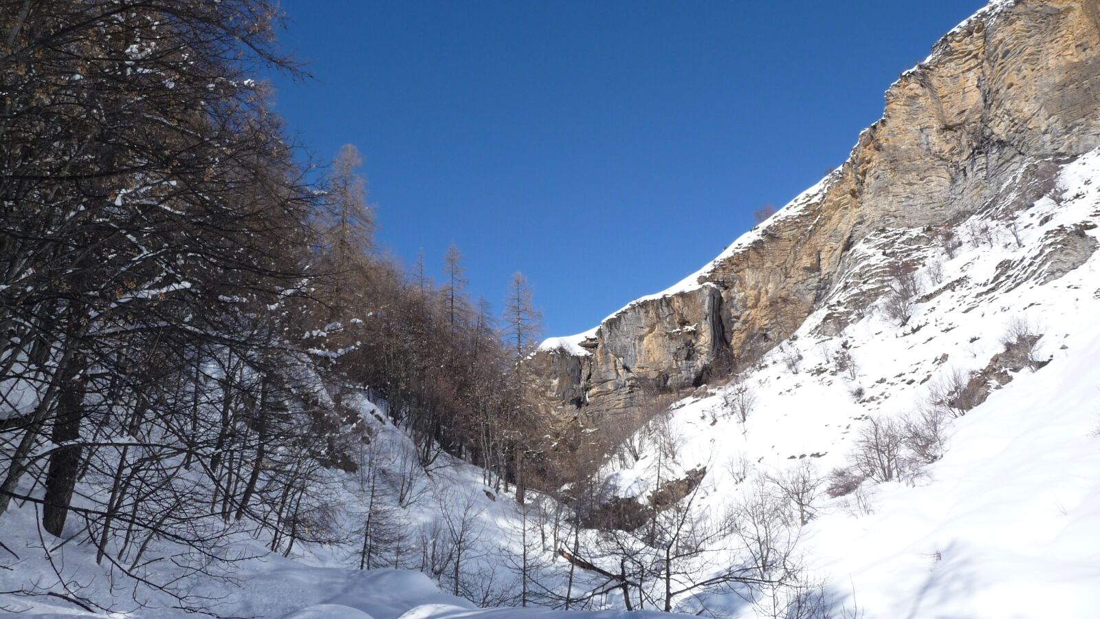 Panasonic Lumix DMC-TZ5 sample photo. Mountain, snow, landscape photography