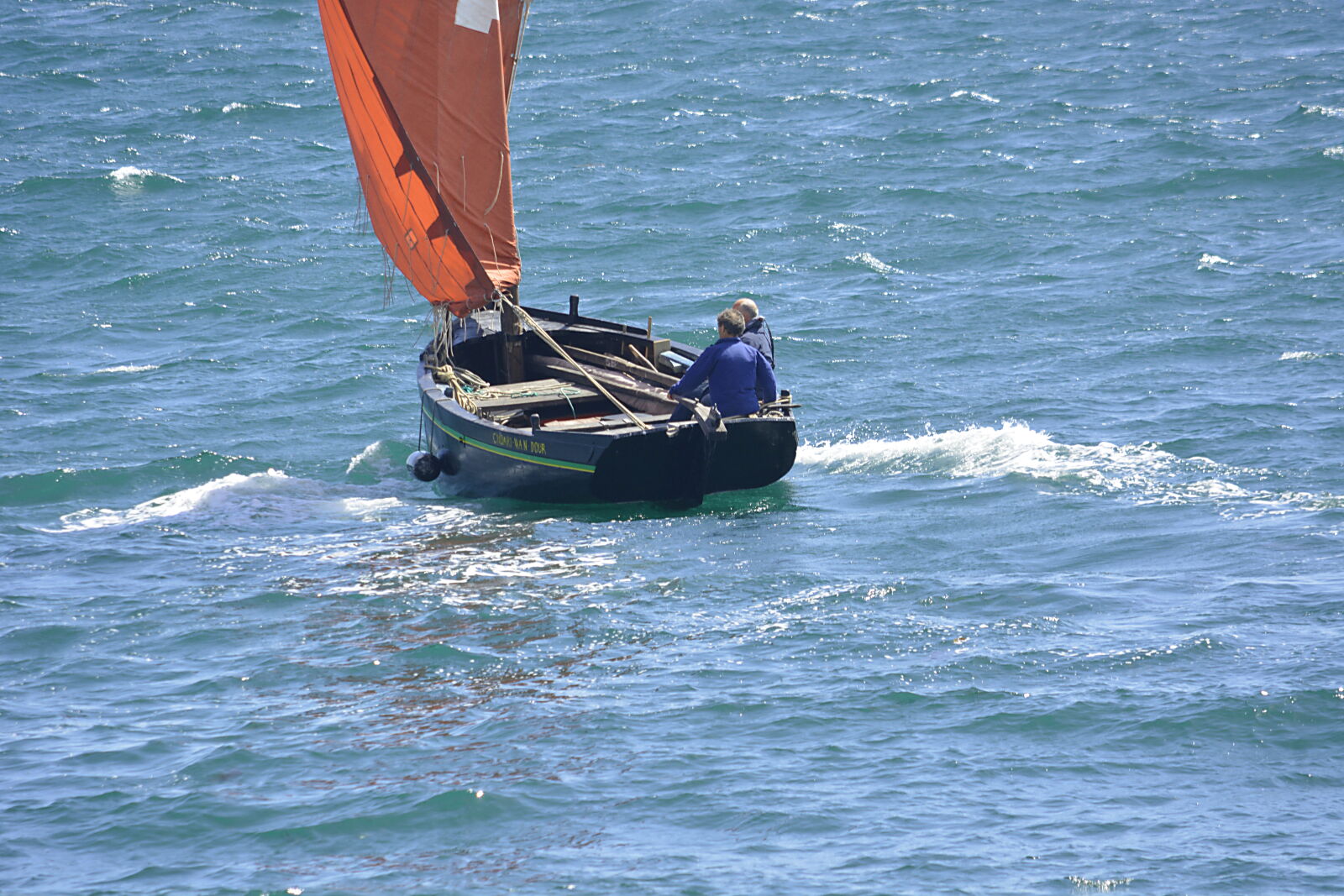 Nikon D5200 sample photo. Bateau, bleu, decharger, eau photography