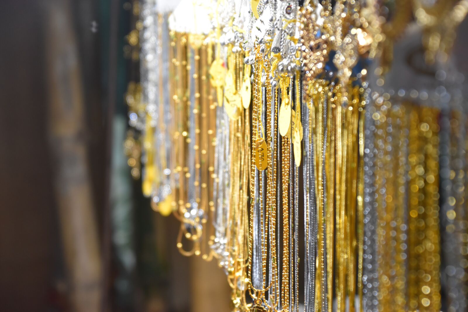 Nikon D5600 sample photo. Gold, jewellery, shopping photography