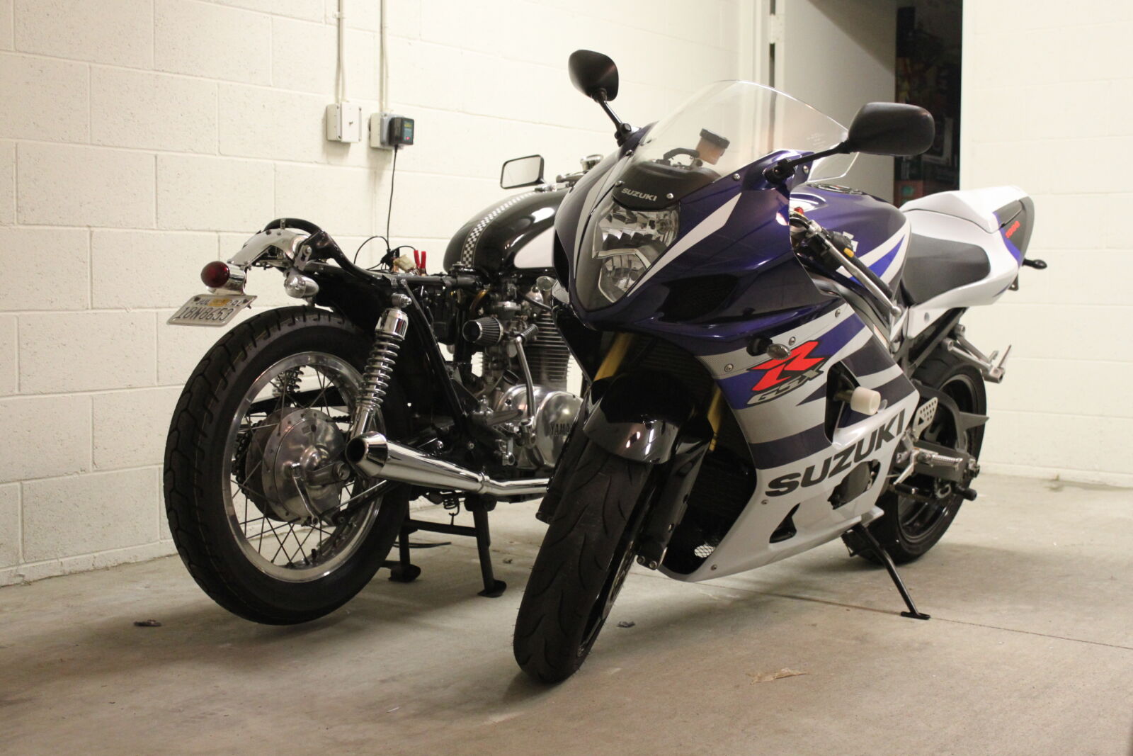 Canon EOS 500D (EOS Rebel T1i / EOS Kiss X3) sample photo. Headlight, motorcycle, super, bike photography