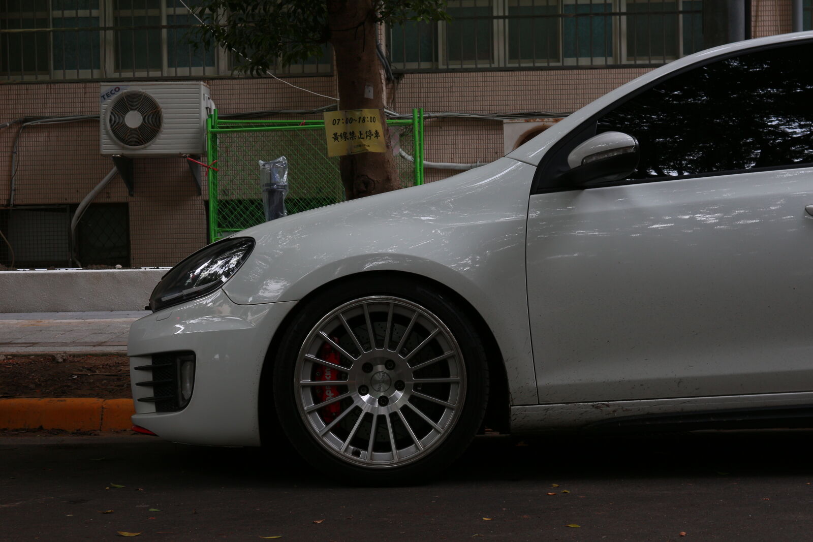 Canon EOS M sample photo