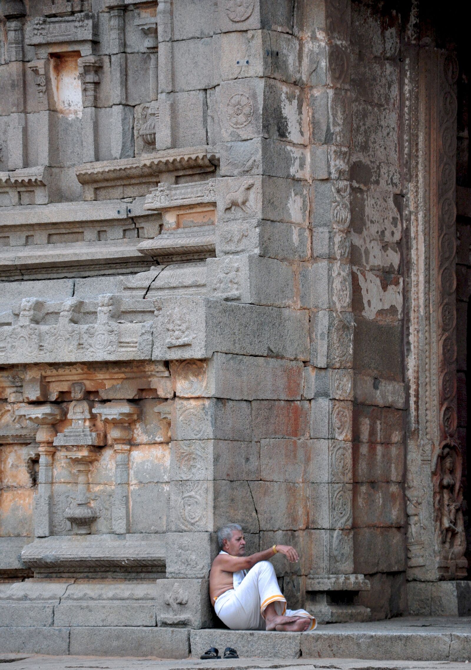 Nikon D90 sample photo. Man, hampi, wind photography