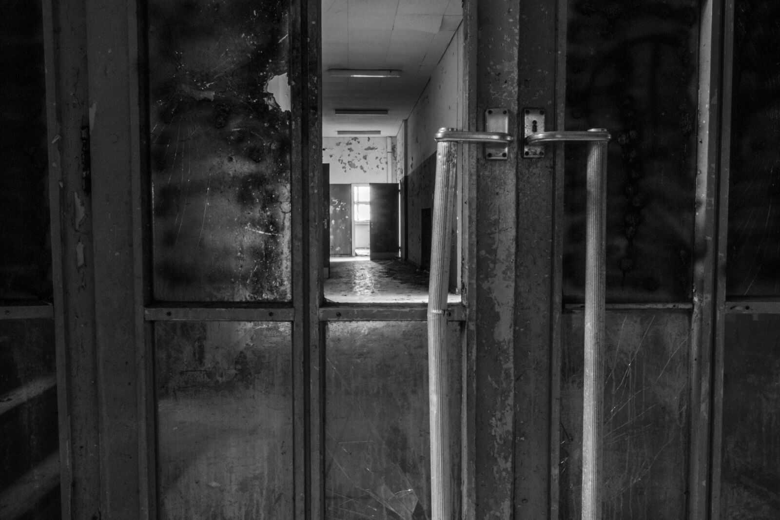 Canon EOS 70D sample photo. Gang, space, architecture photography
