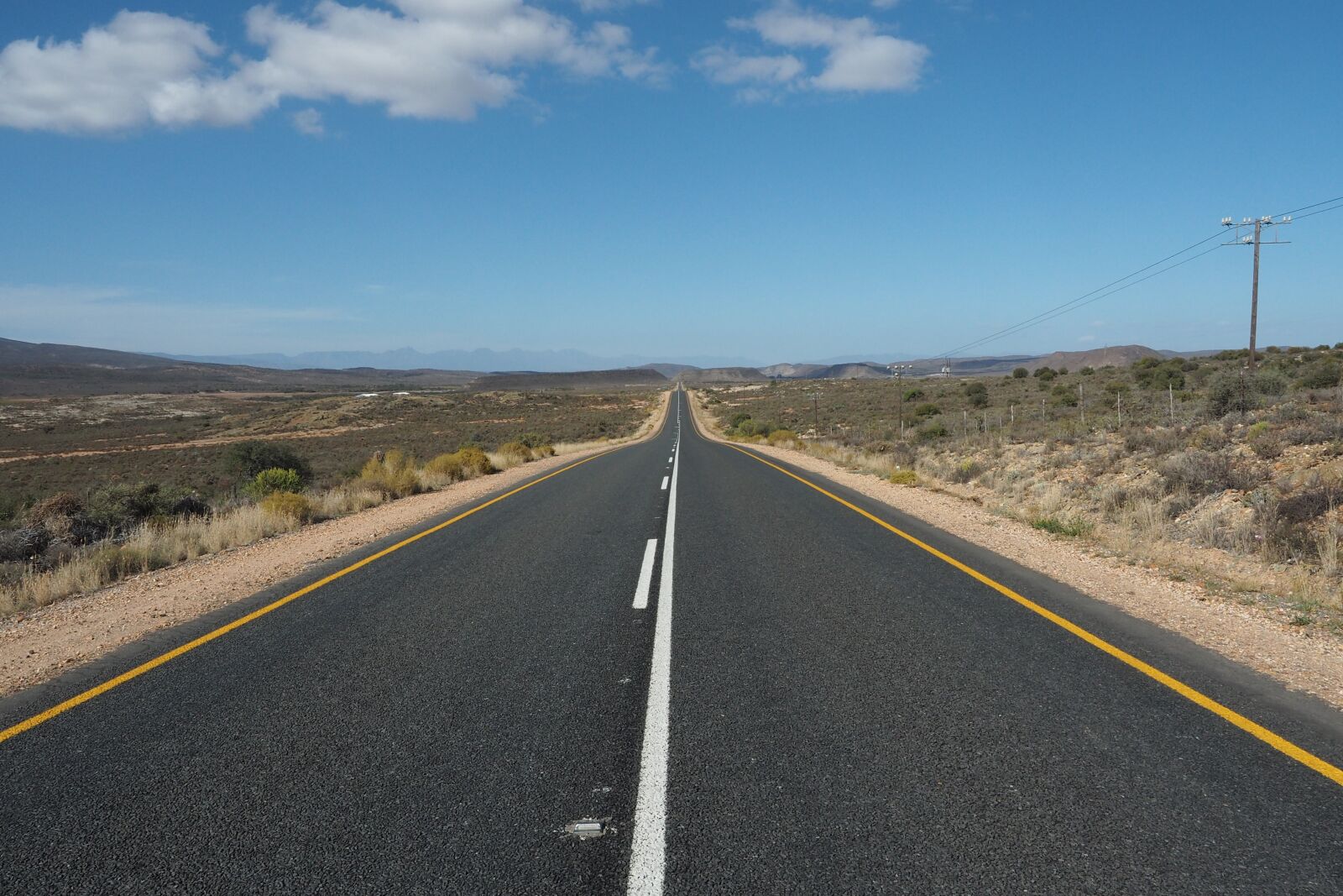 Olympus OM-D E-M5 II + Olympus M.Zuiko Digital ED 12-40mm F2.8 Pro sample photo. Road, south africa, travel photography