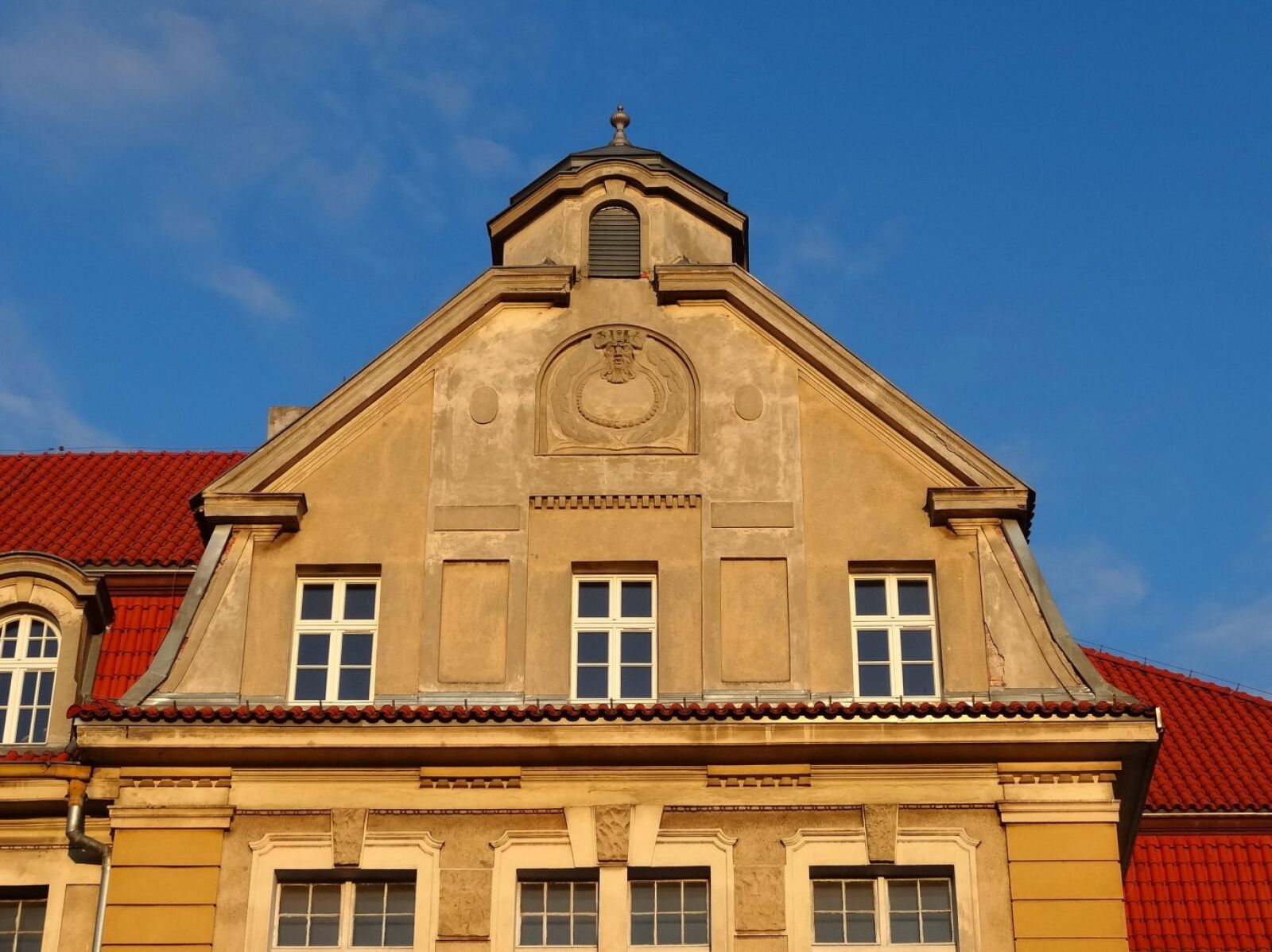 Sony Cyber-shot DSC-HX20V sample photo. Staszica street, bydgoszcz, gable photography