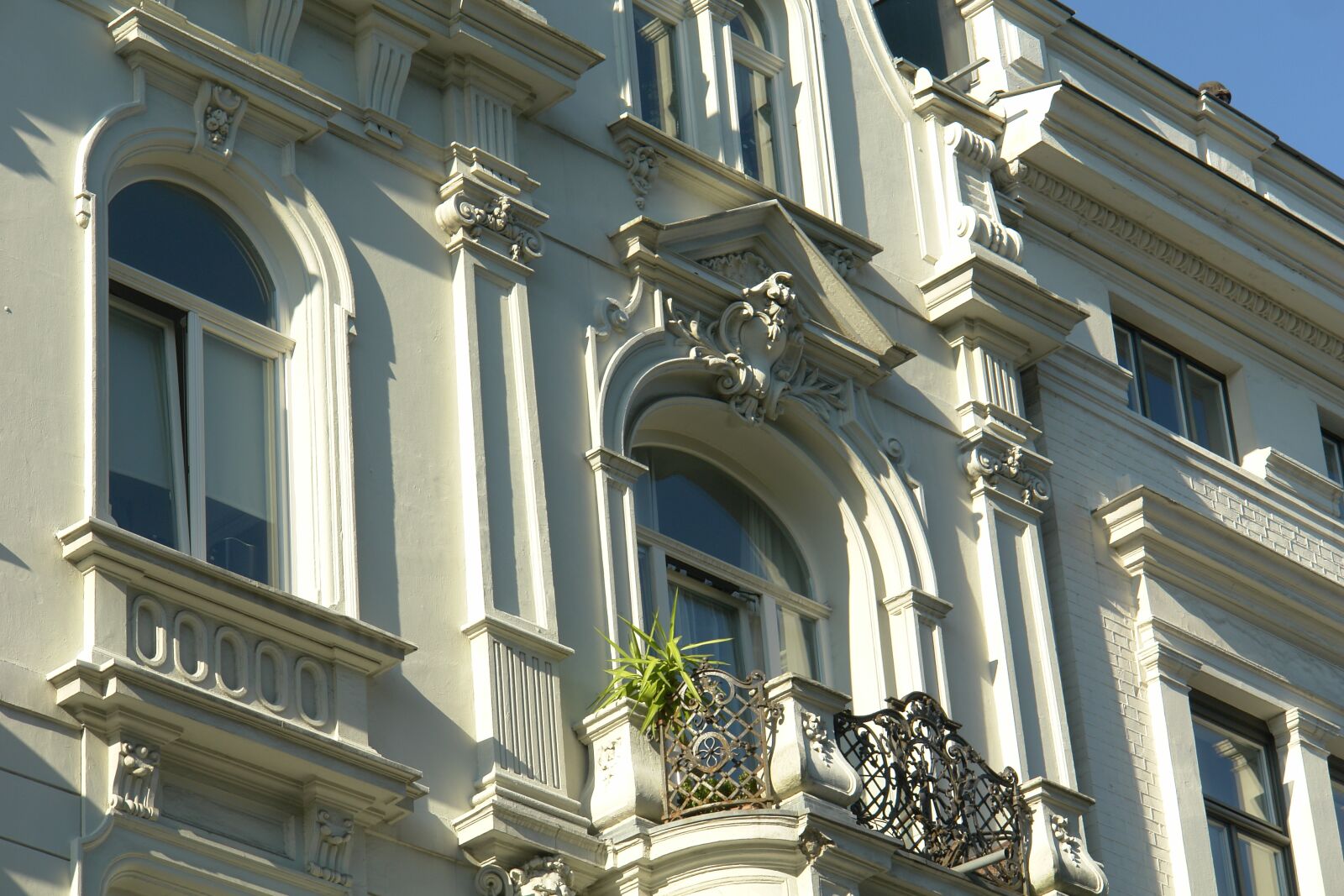 Sony DSC-R1 sample photo. Aachen, city, houses photography