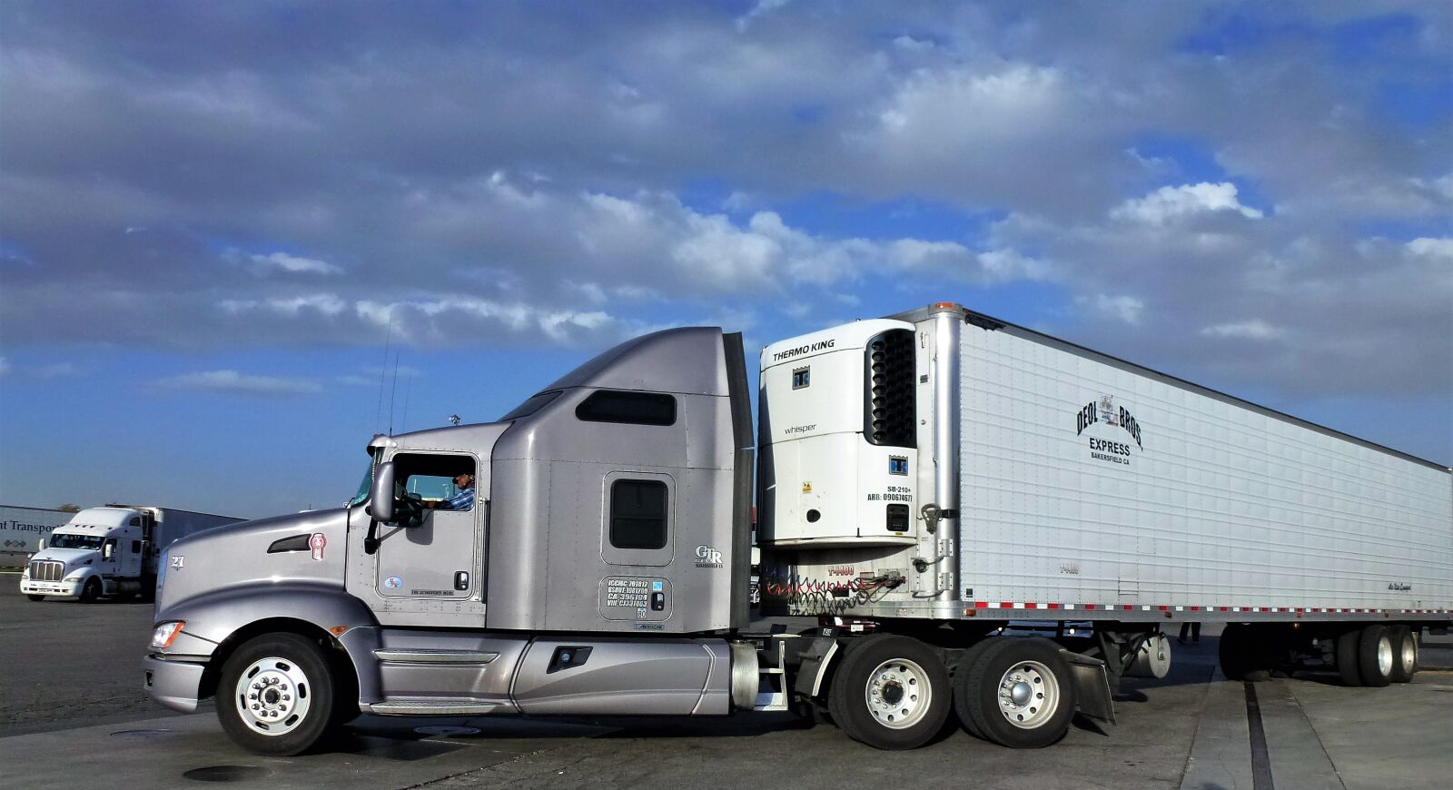 Panasonic Lumix DMC-ZS10 (Lumix DMC-TZ20 / Lumix DMC-TZ22) sample photo. Transport, truck, american photography