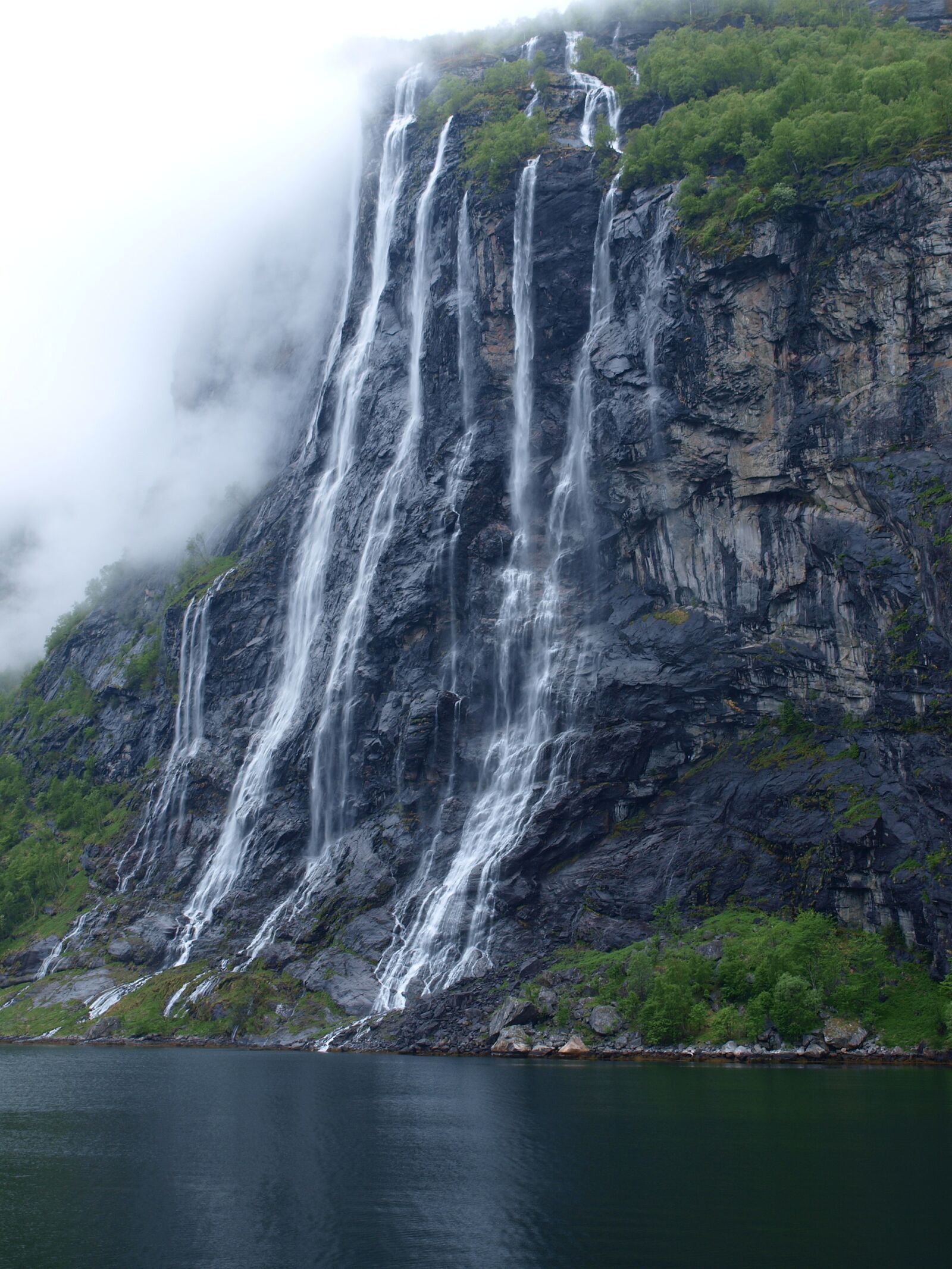 Olympus E-420 (EVOLT E-420) sample photo. Waterfall, norway, scandinavia photography
