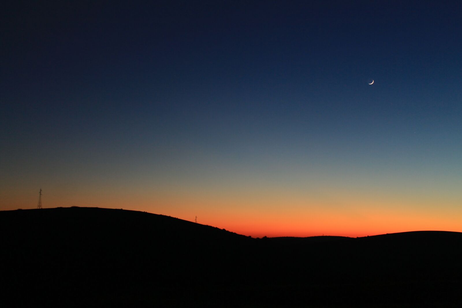 Canon EOS 1100D (EOS Rebel T3 / EOS Kiss X50) sample photo. Night, dark, twilight photography