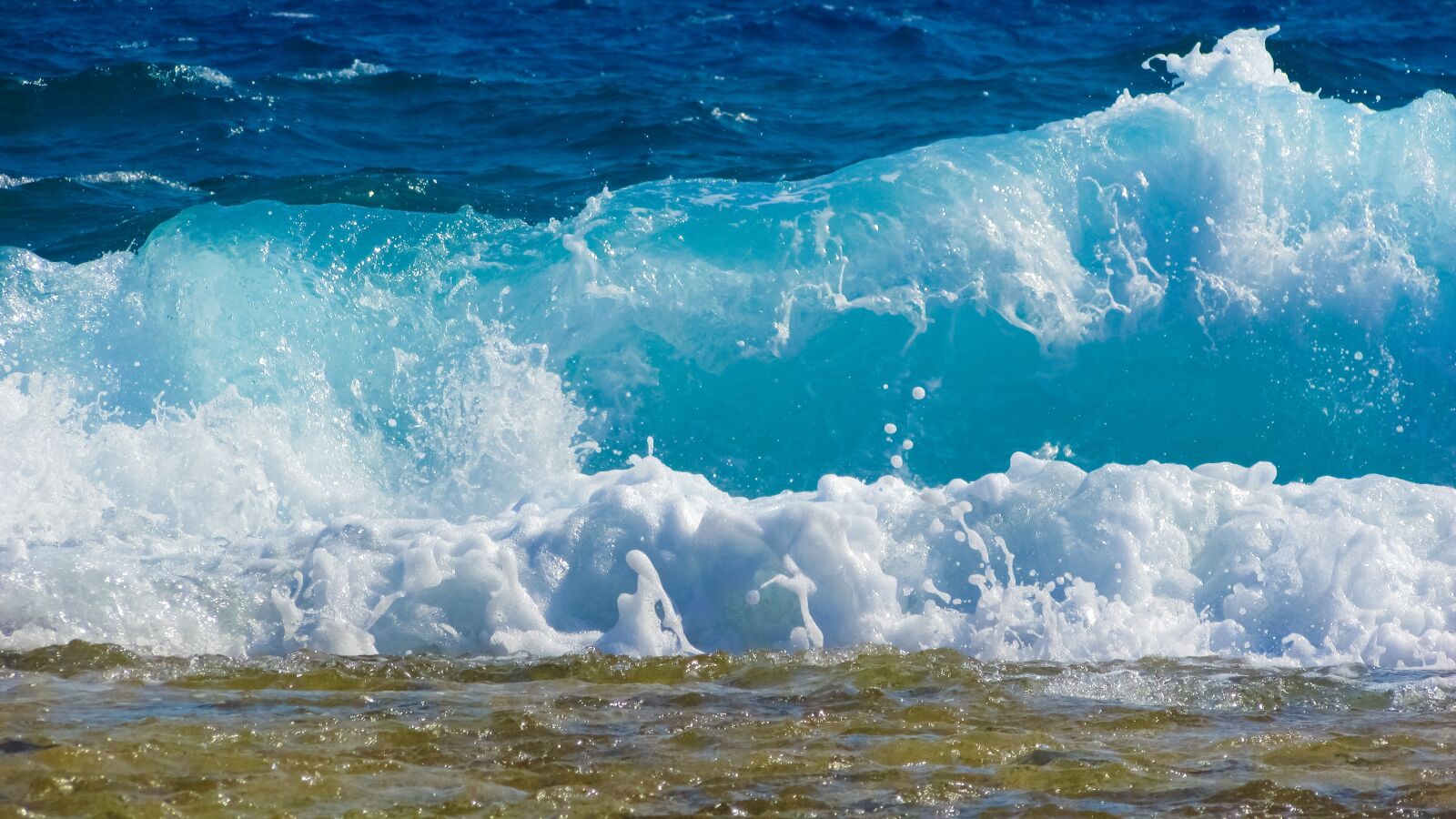 Canon PowerShot SX400 IS sample photo. Wave, bubbles, foam photography