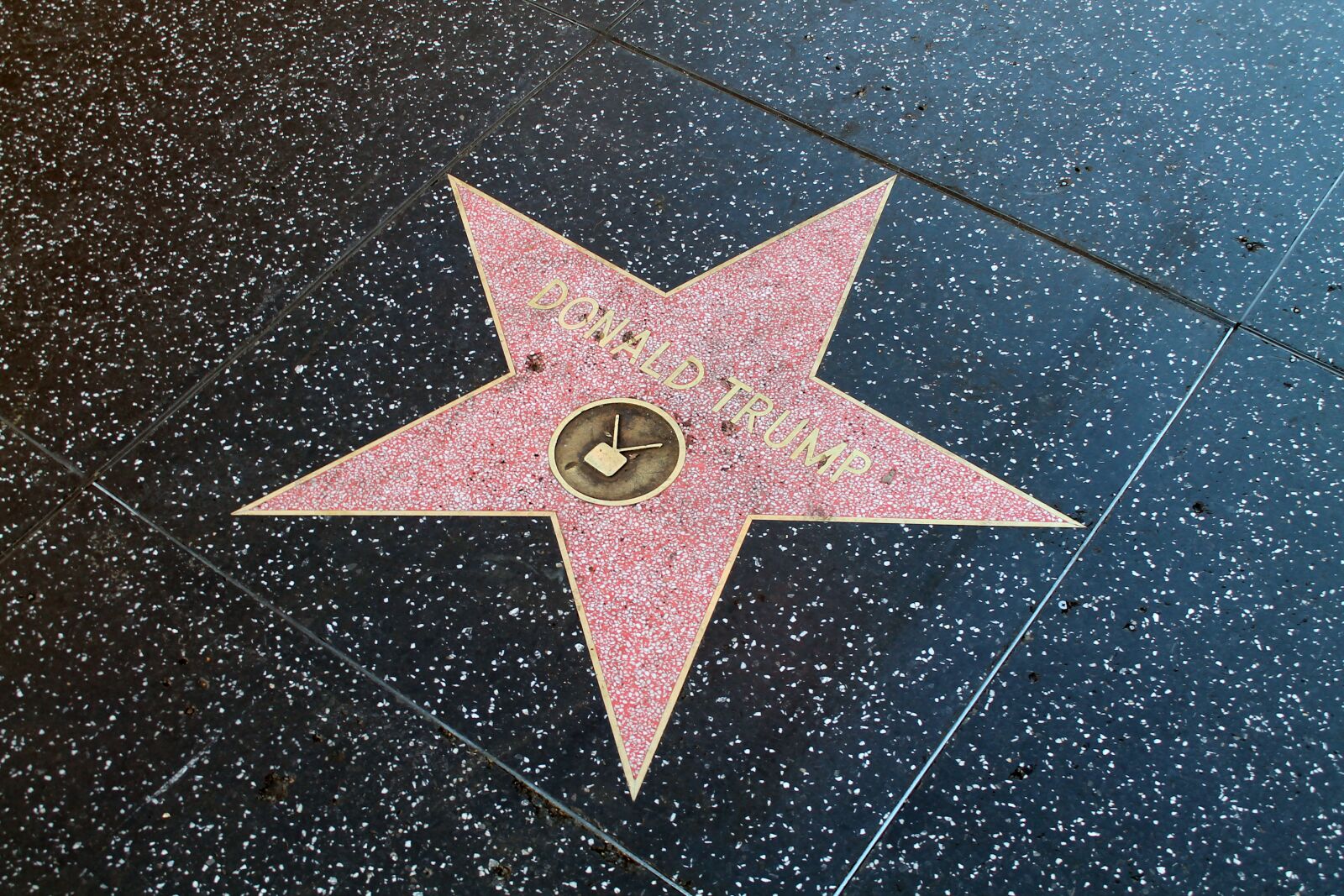 Canon EOS 1100D (EOS Rebel T3 / EOS Kiss X50) sample photo. Hollywood, los angeles, walk photography