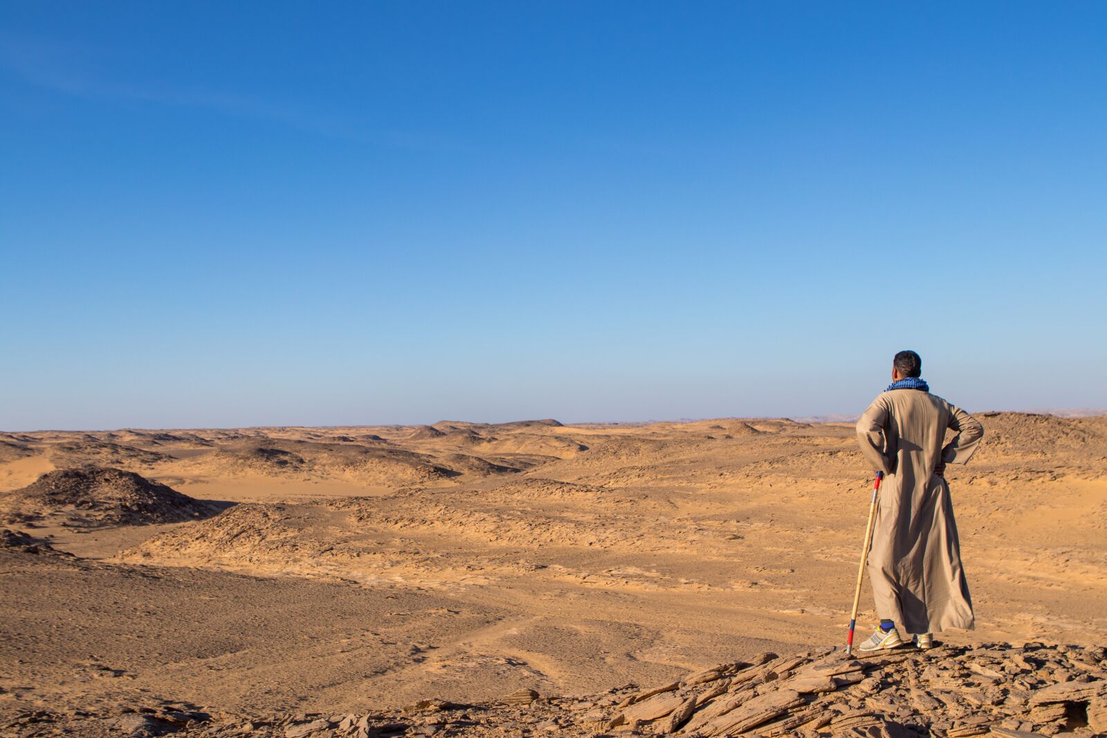 Canon EOS 200D (EOS Rebel SL2 / EOS Kiss X9) sample photo. Desert, man, arabic photography