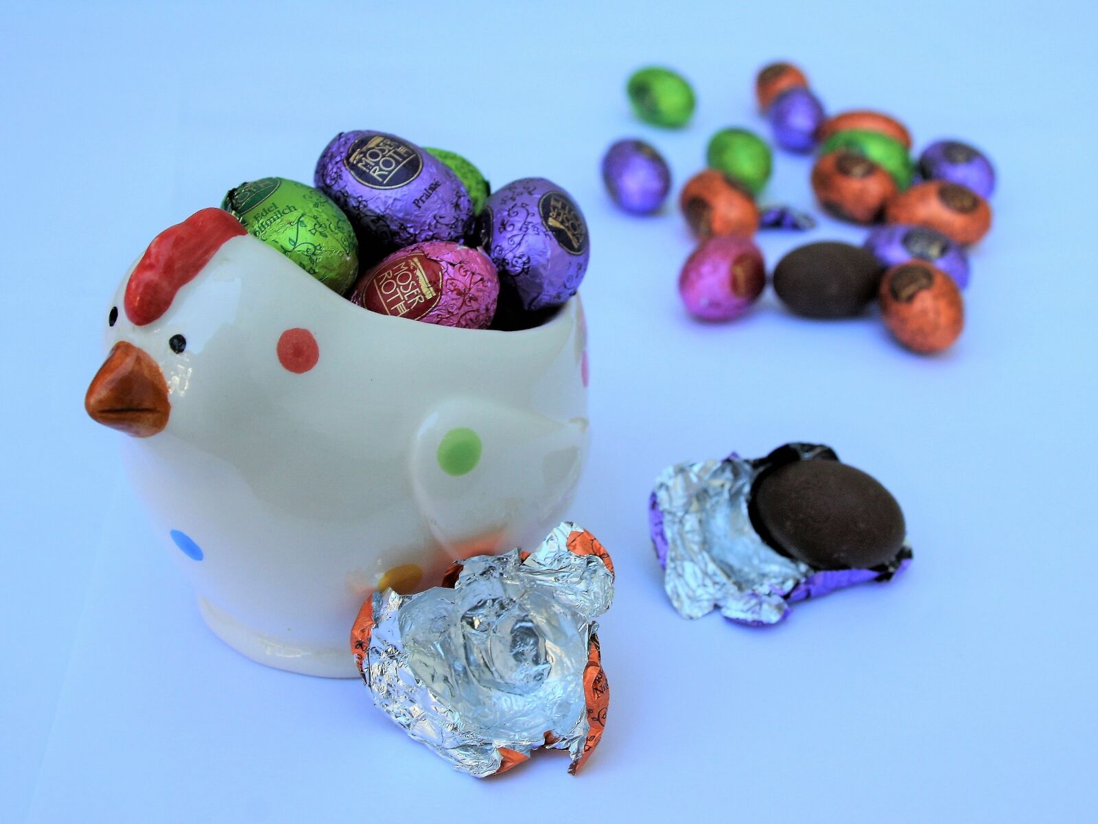 Canon EOS 400D (EOS Digital Rebel XTi / EOS Kiss Digital X) sample photo. Chocolates, the hen, eggs photography