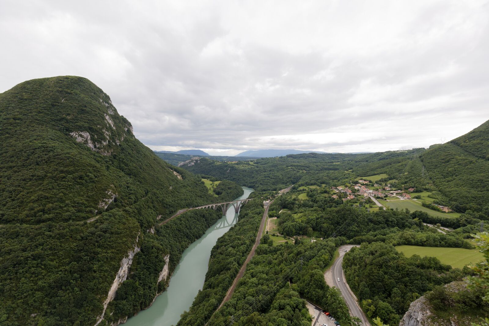 Canon EF 16-35mm F4L IS USM sample photo. Le rhone, lac, mountains photography