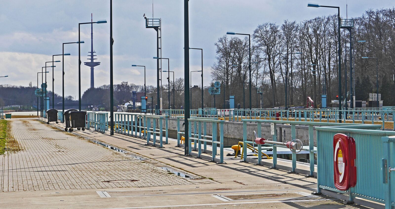 Panasonic Lumix DMC-GH3 sample photo. Sluice system, lock, tandem photography