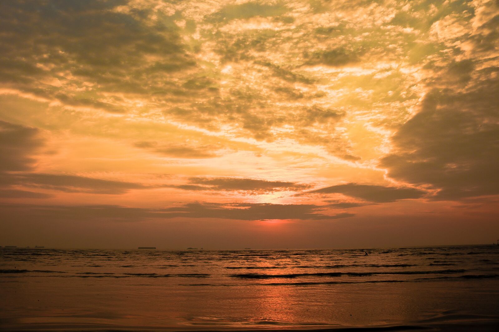 Canon EOS 750D (EOS Rebel T6i / EOS Kiss X8i) sample photo. Sunrise, orange, sea photography