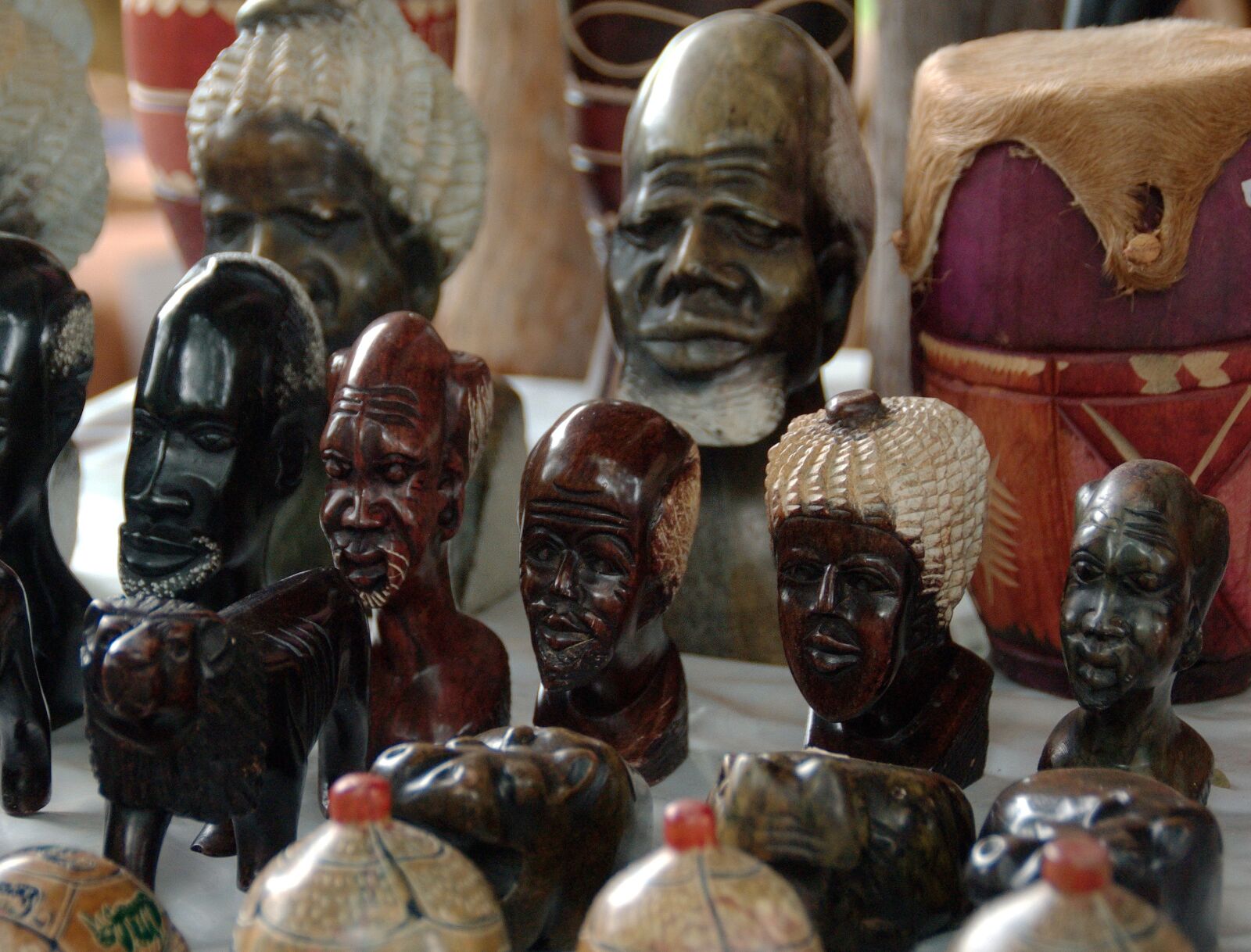 Pentax K200D sample photo. South africa, market, figurines photography
