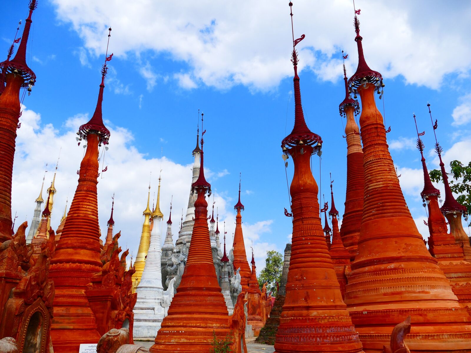 Panasonic Lumix DMC-FZ1000 sample photo. In input, inlesee, myanmar photography