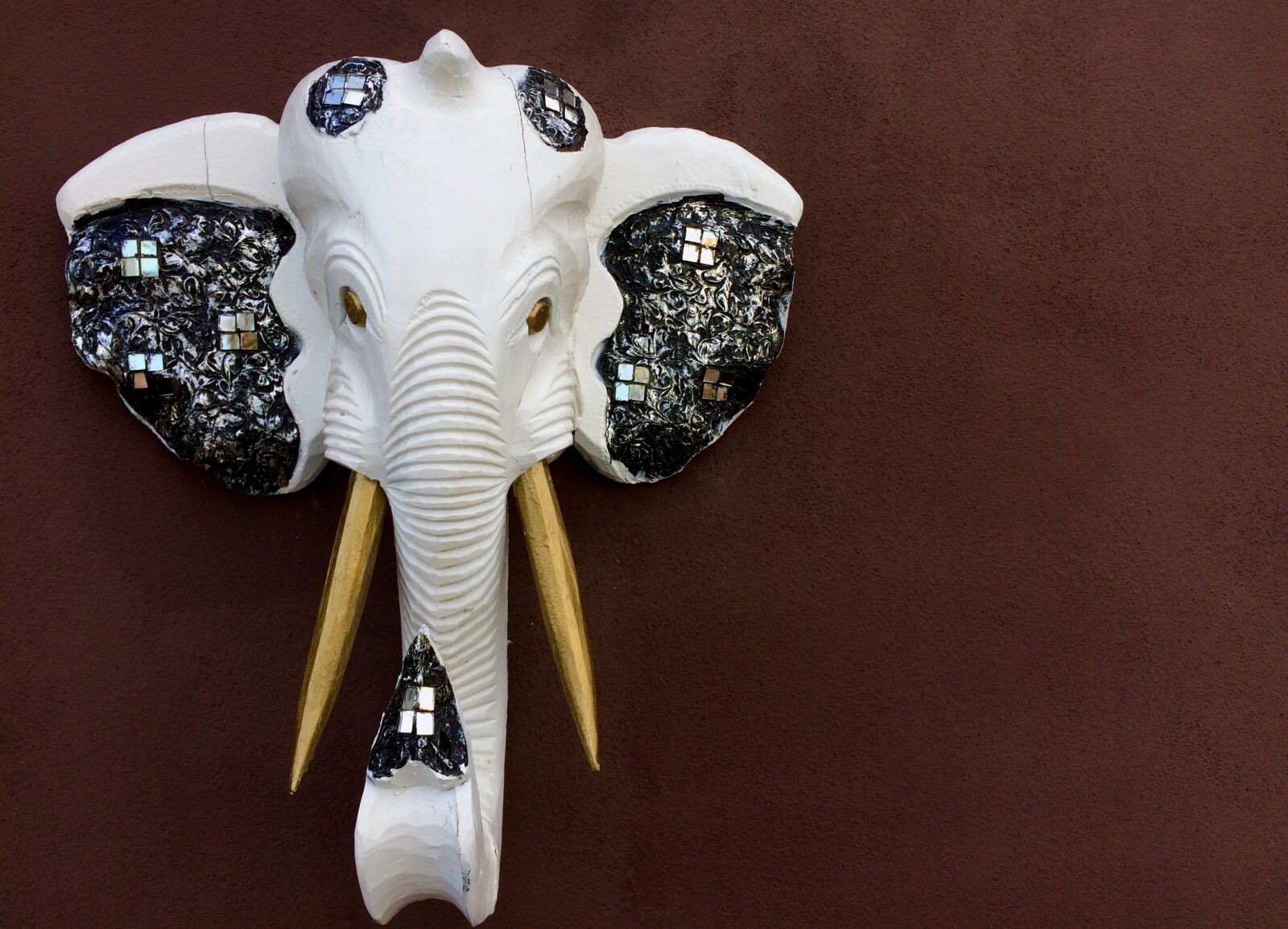 iPhone 5s back camera 4.15mm f/2.2 sample photo. Elephant, sculpture, wall photography