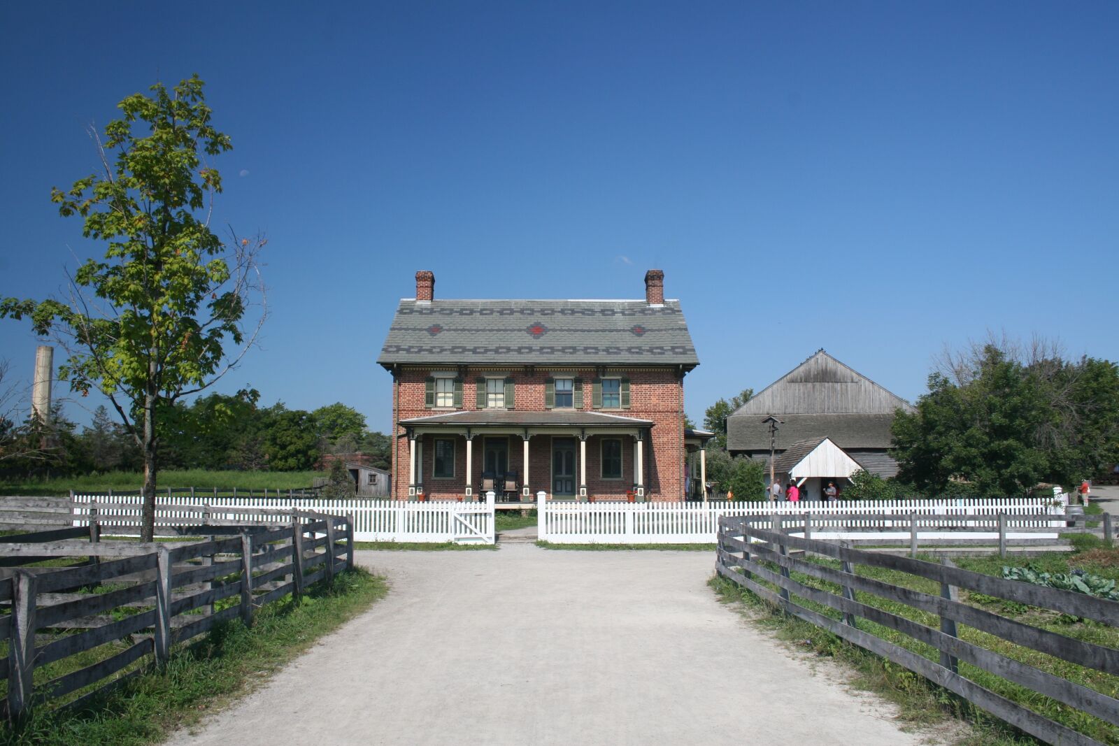 Canon EOS 20D sample photo. Old, house, farm photography