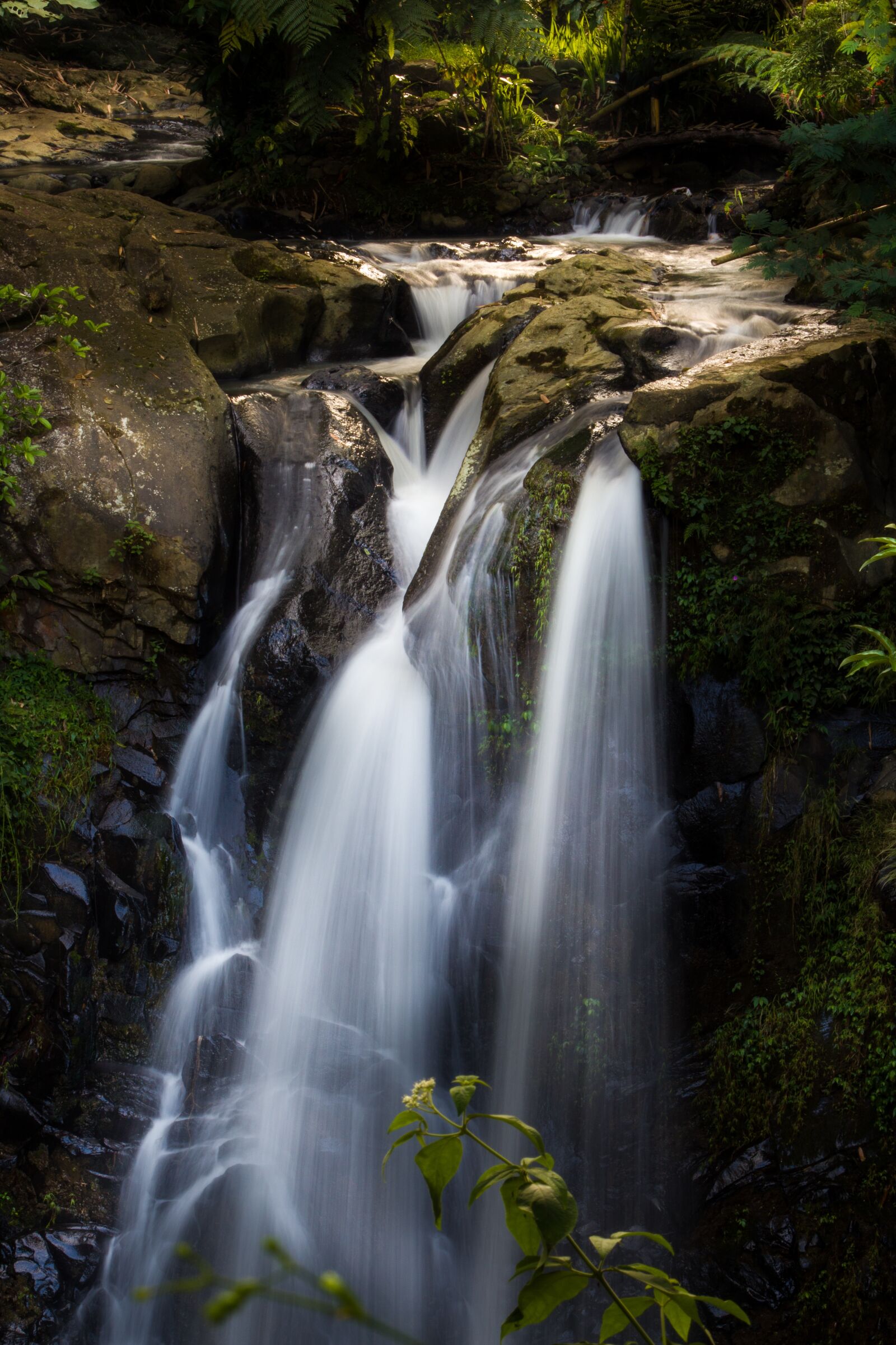 Canon EF75-300mm f/4-5.6 sample photo. Waterfall, stone, moss photography