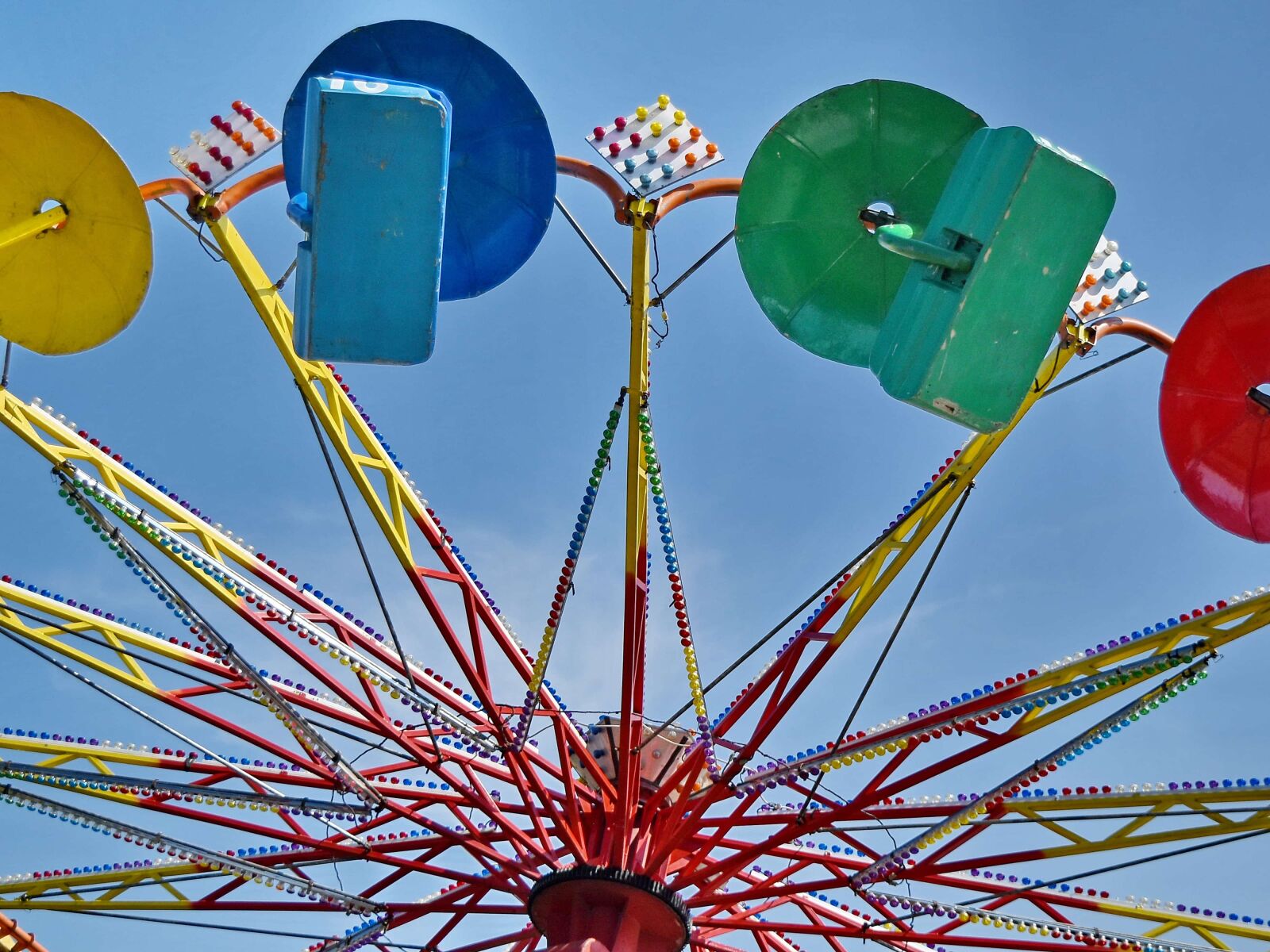 Nikon D5500 sample photo. Entertainment, mechanism, carousel, ride photography