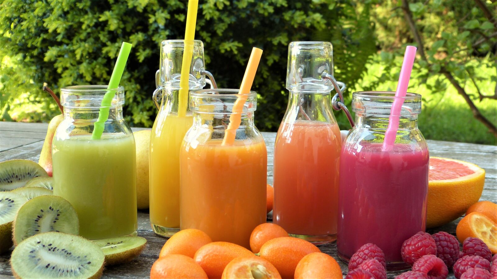 Panasonic Lumix DMC-FZ150 sample photo. Smoothies, juice, fruits photography