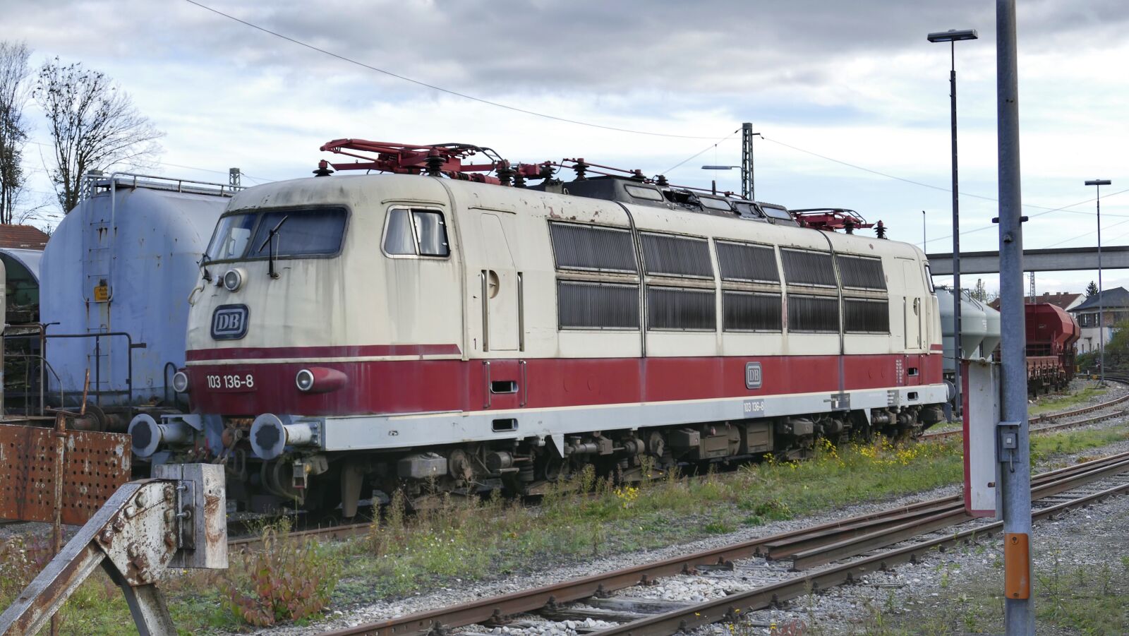 Panasonic Lumix DMC-FZ1000 sample photo. Train, railway, railway station photography
