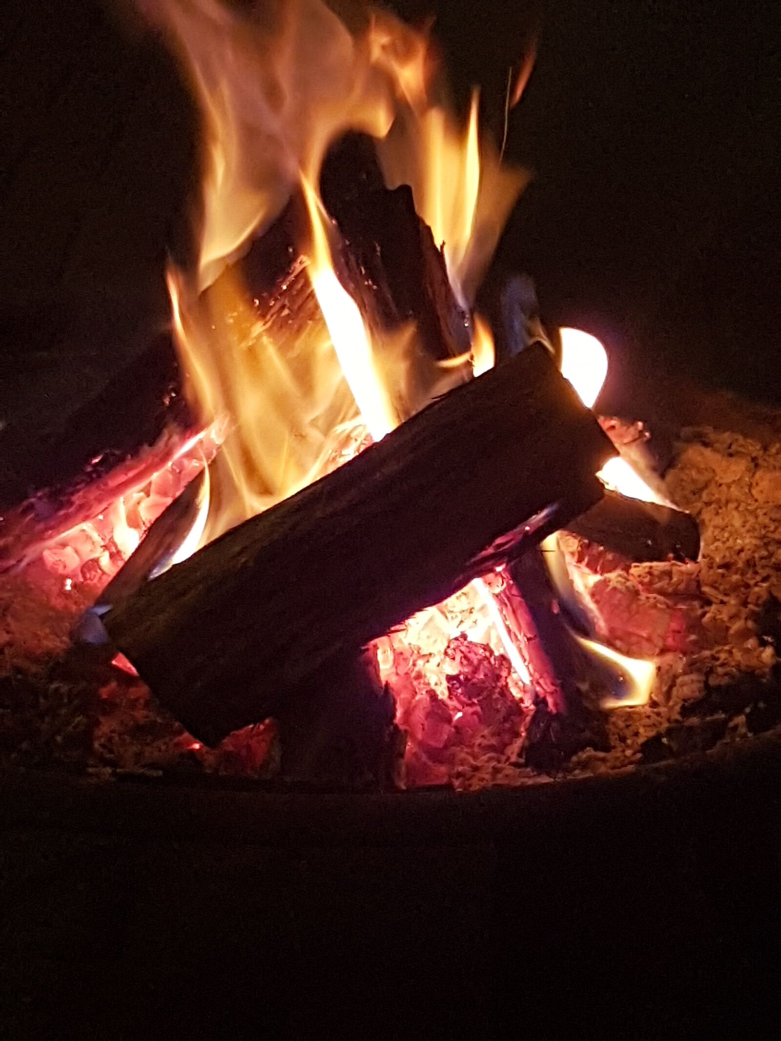 Samsung Galaxy S7 Edge sample photo. Africa, bush, campfire photography