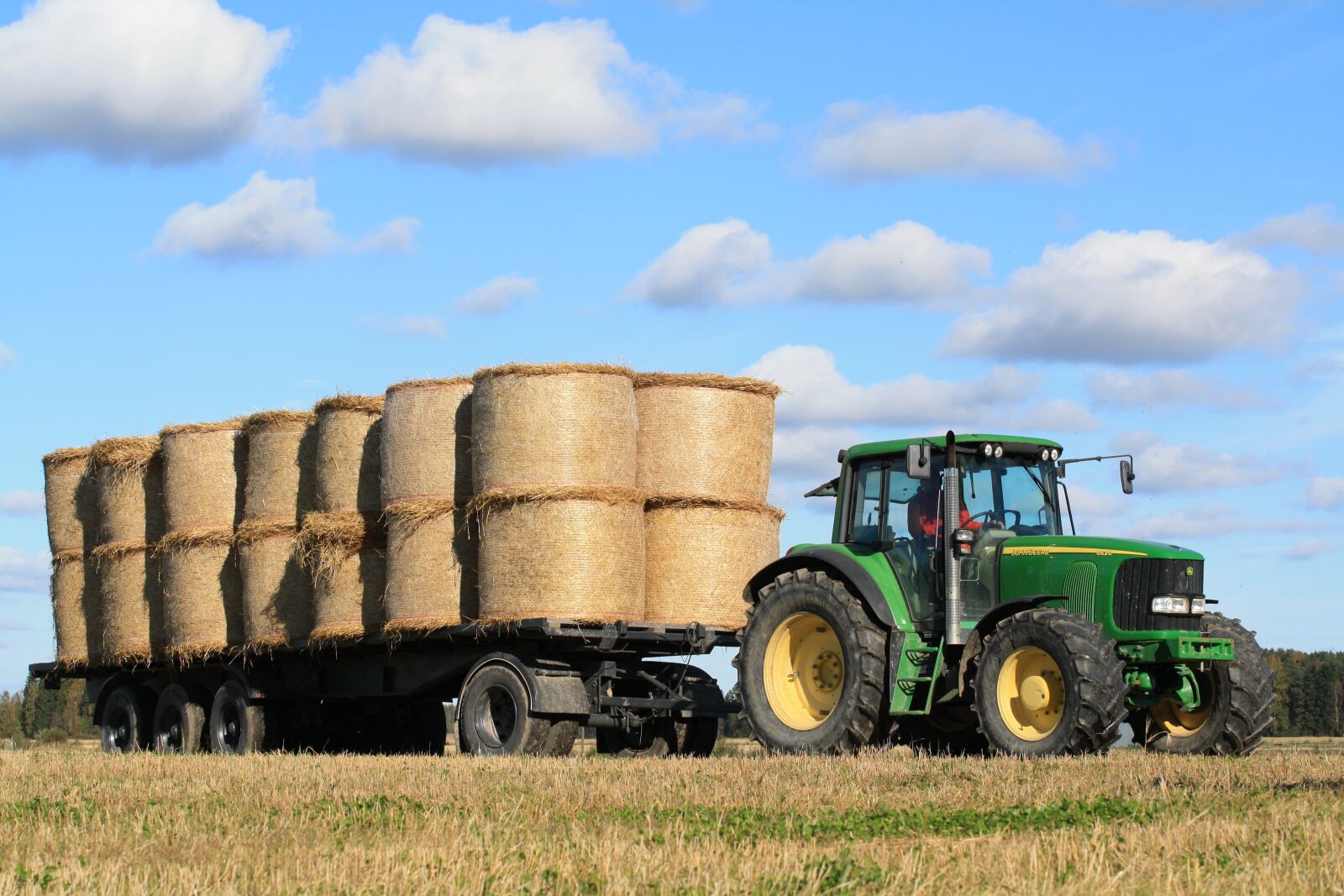 Canon EOS 1000D (EOS Digital Rebel XS / EOS Kiss F) sample photo. Agriculture, tractor, field photography