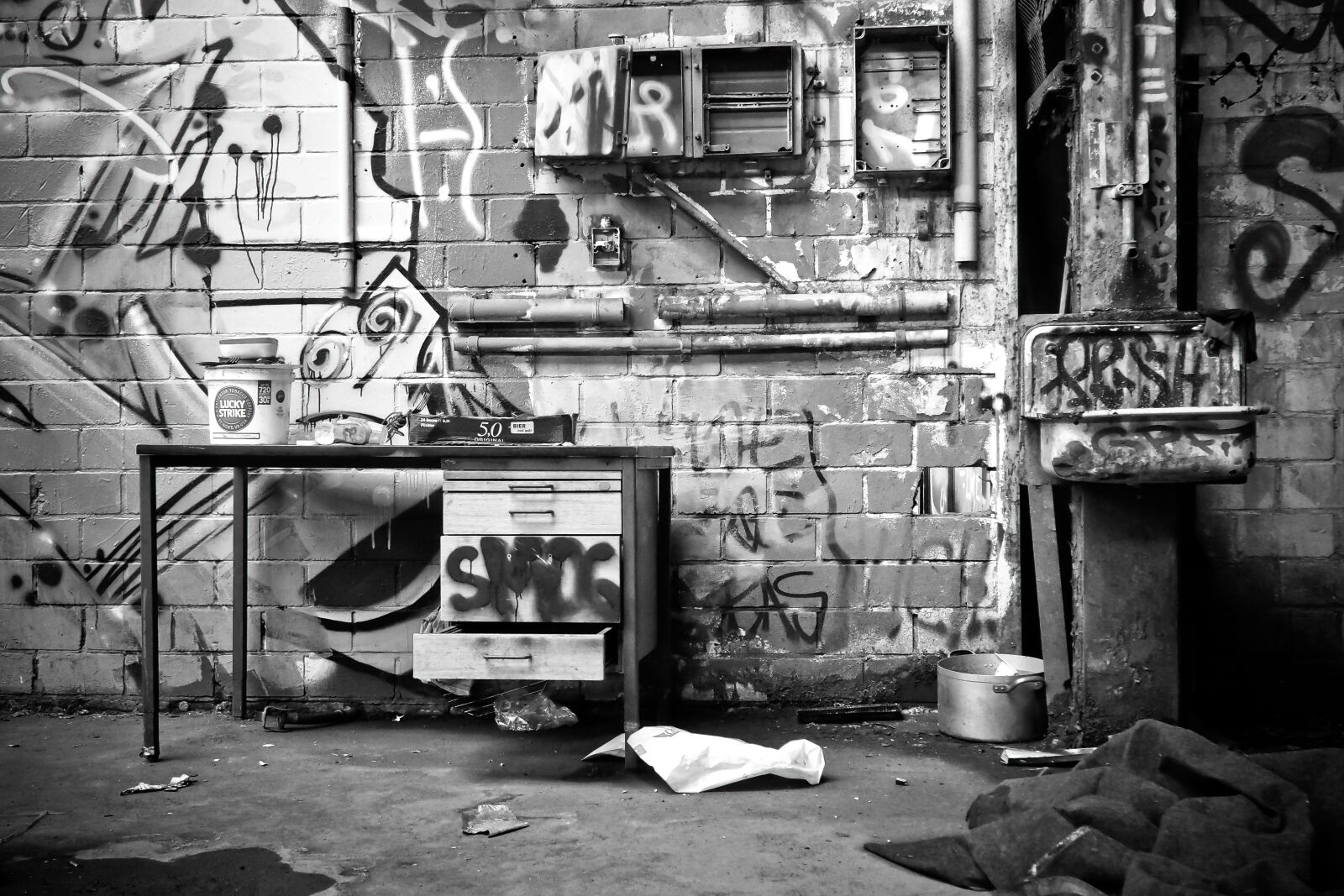 Olympus OM-D E-M10 sample photo. Lost places, rooms, abandoned photography