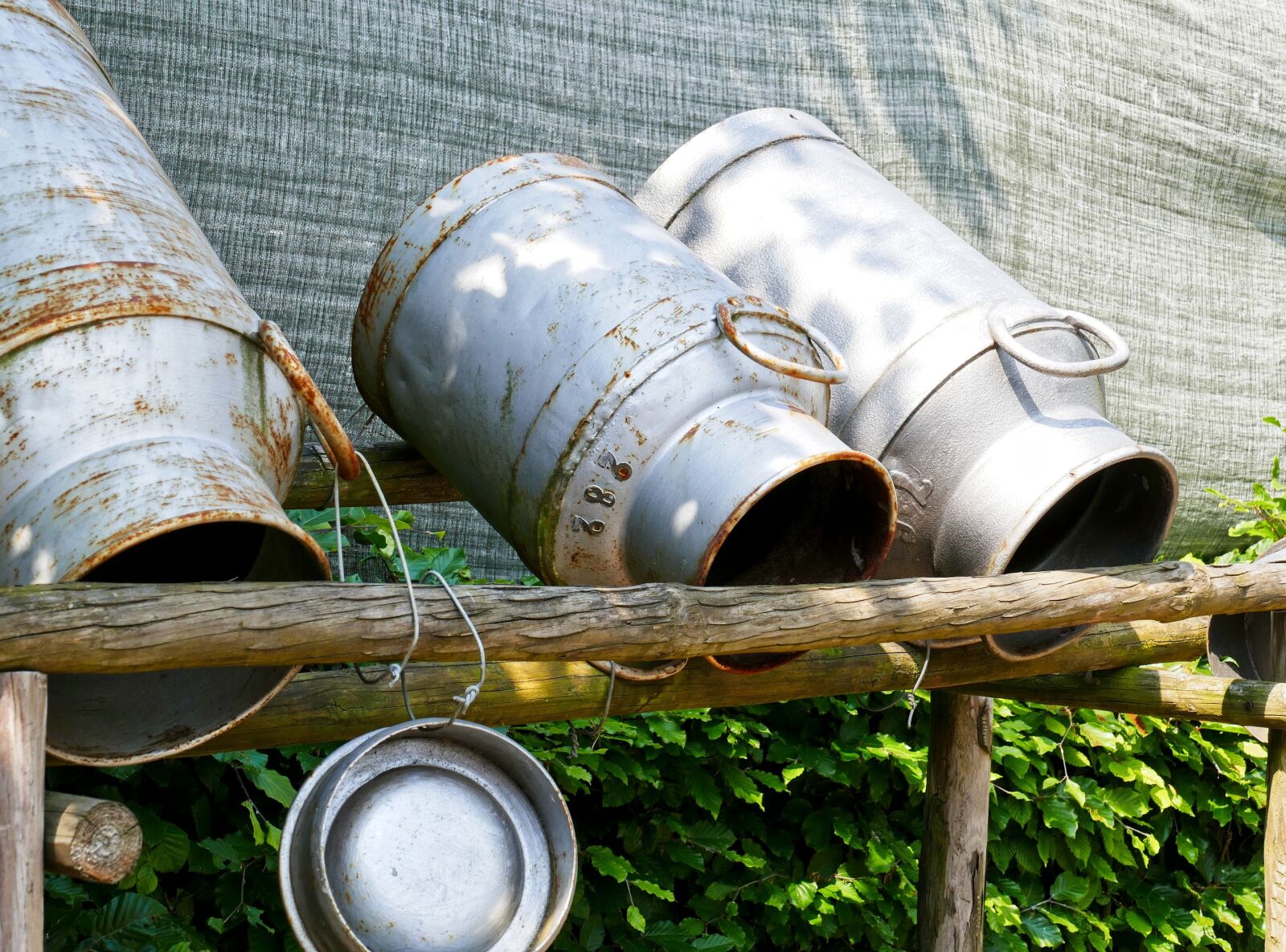 Panasonic Lumix DMC-FZ1000 sample photo. Museum, churns, vintage photography