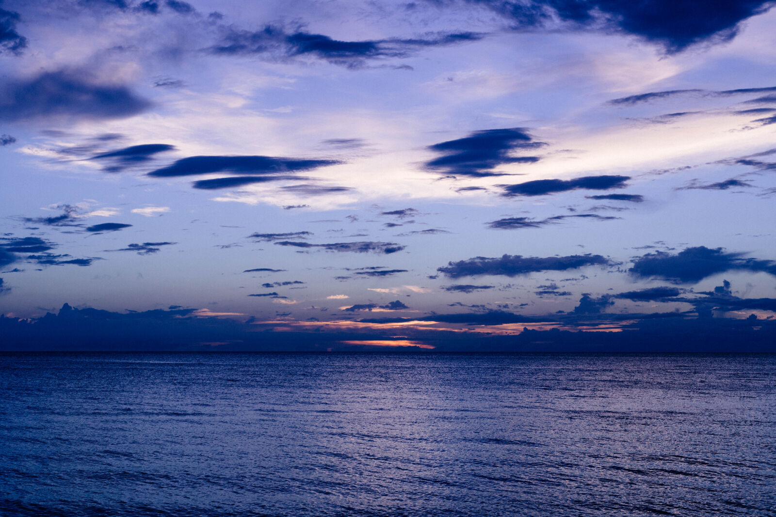 Canon EOS 6D + Canon EF 50mm F1.8 STM sample photo. Beach, clouds, dawn, evening photography