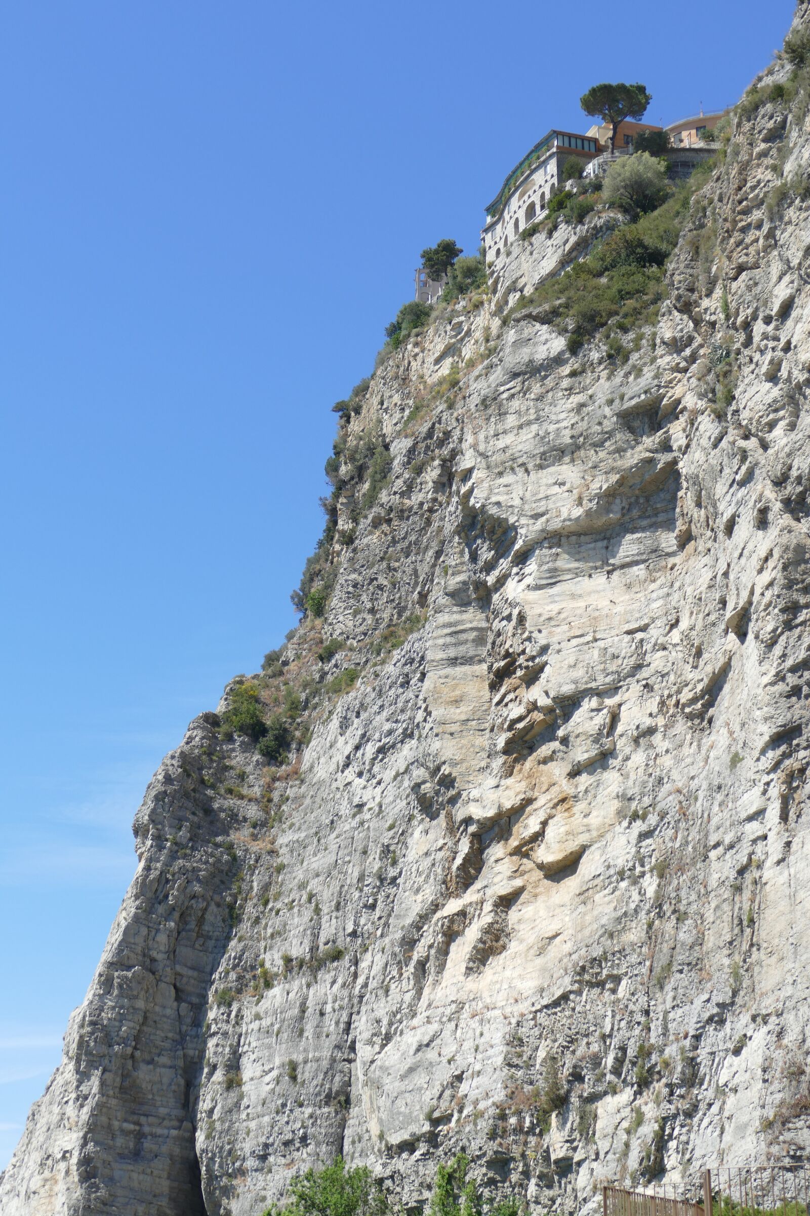 Panasonic Lumix DMC-FZ1000 sample photo. Italy, campania, cliff photography