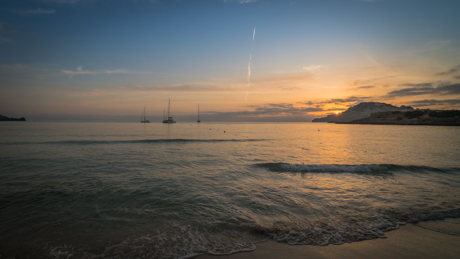 Sony E 10-18mm F4 OSS sample photo. Mallorca, sunrise, sea photography
