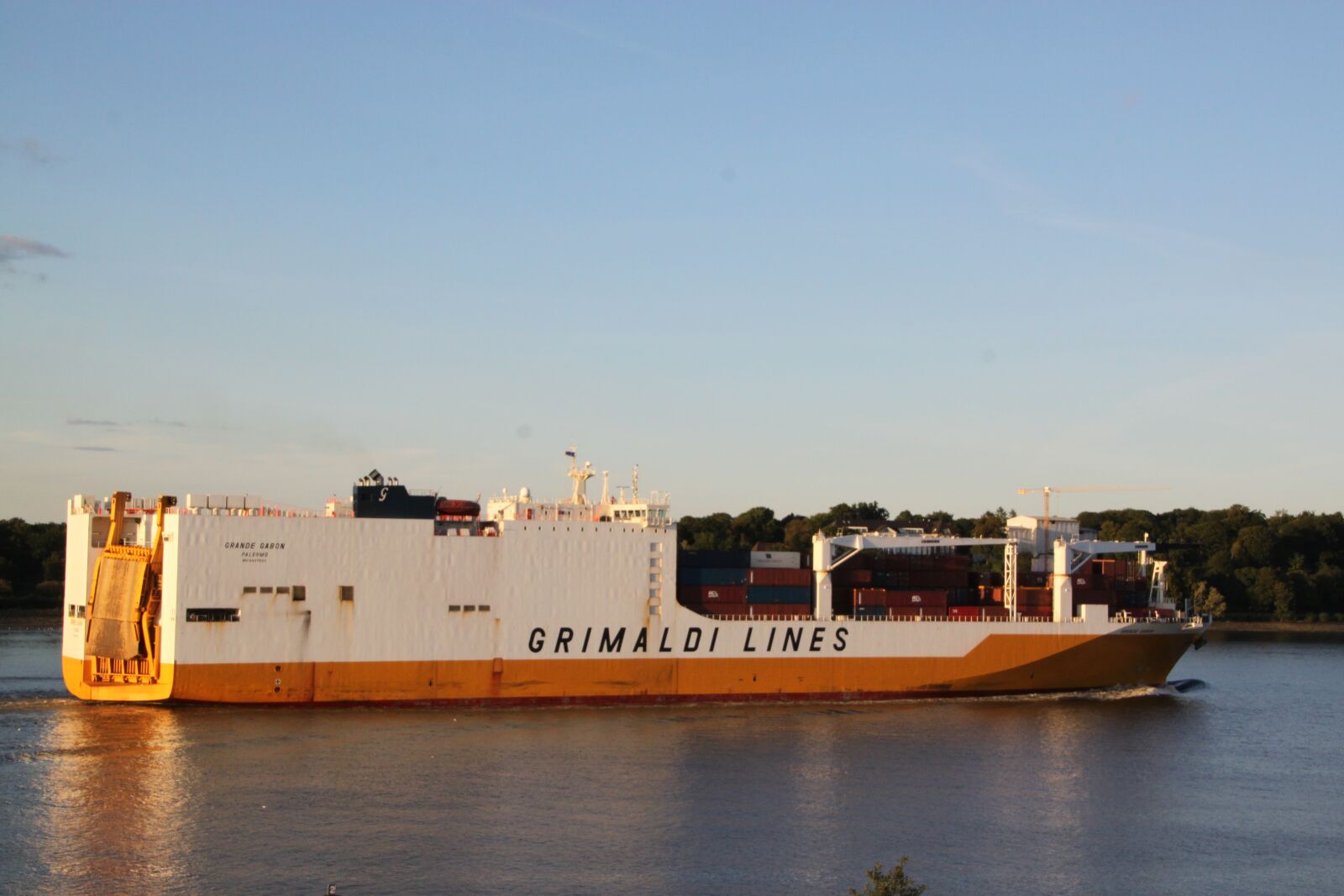 Canon EOS 500D (EOS Rebel T1i / EOS Kiss X3) sample photo. Freighter, container, container ship photography