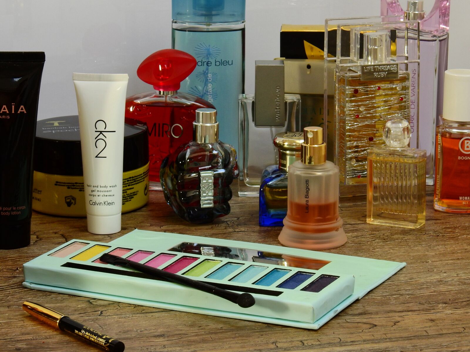 Nikon Coolpix P900 sample photo. Cosmetics, make up, eye photography