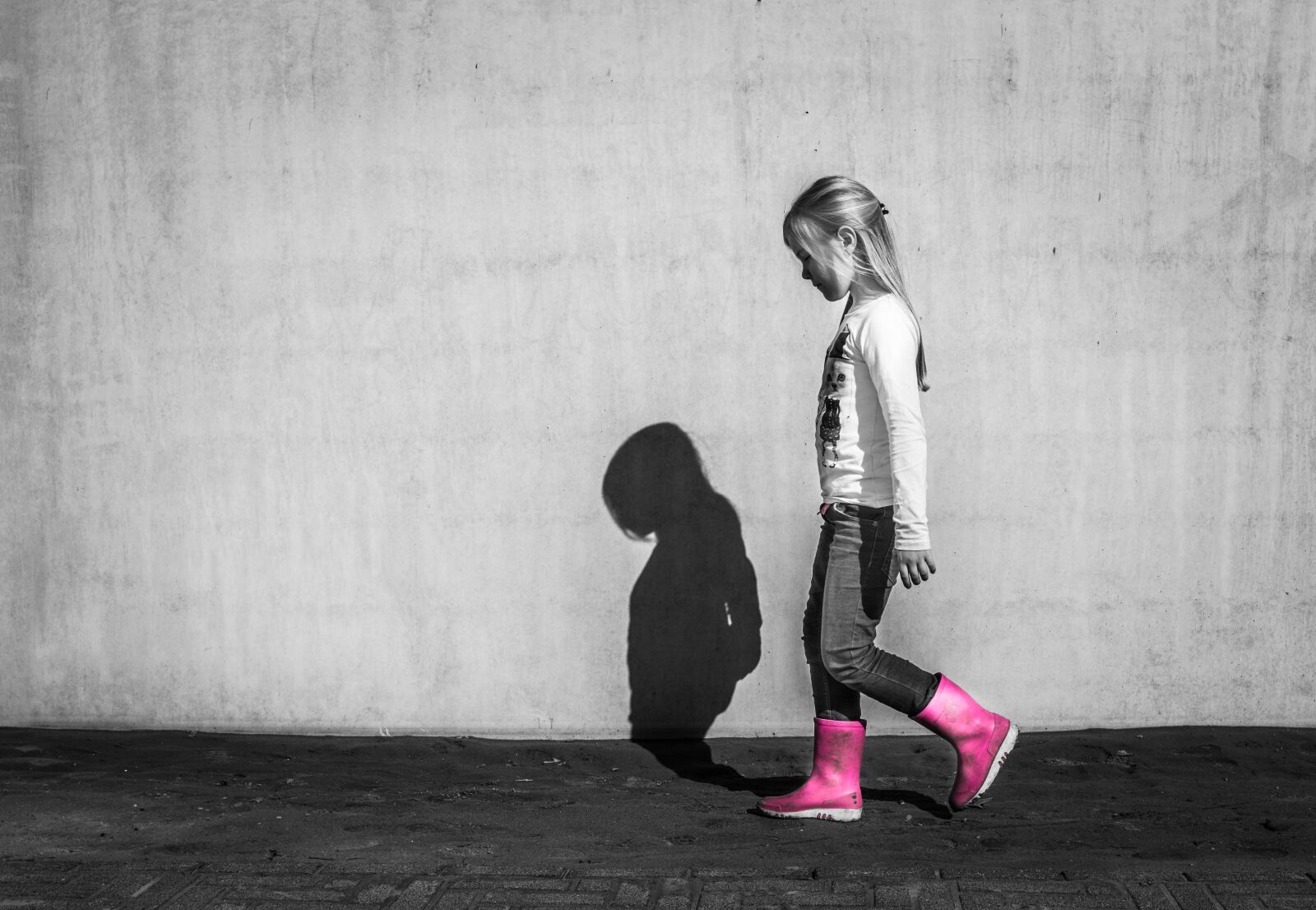 Nikon D610 sample photo. Little, girl, walking photography