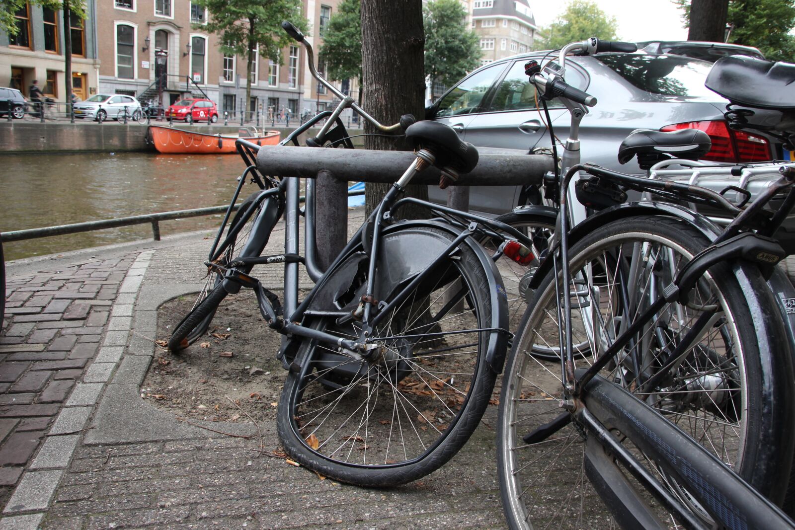 Canon EOS 600D (Rebel EOS T3i / EOS Kiss X5) sample photo. Bike, defect, broken photography