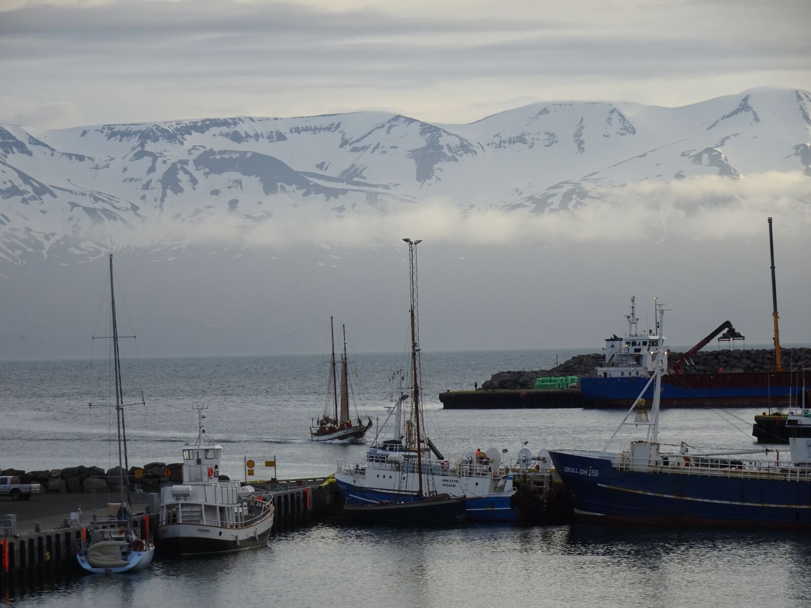 Sony Cyber-shot DSC-HX90V sample photo. Iceland, bay, boats photography
