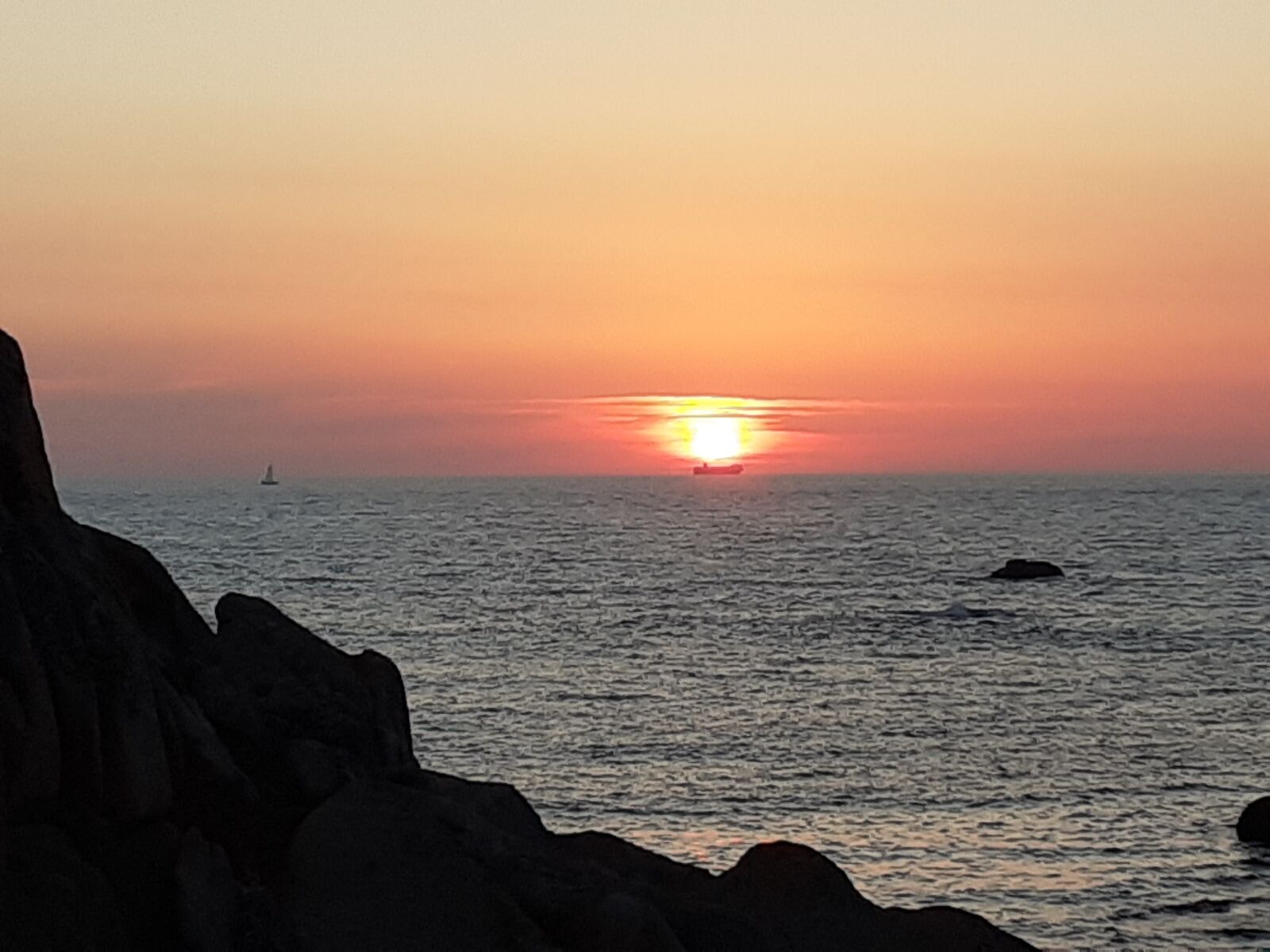 Samsung SM-A202F sample photo. Sunset, sea, sky photography