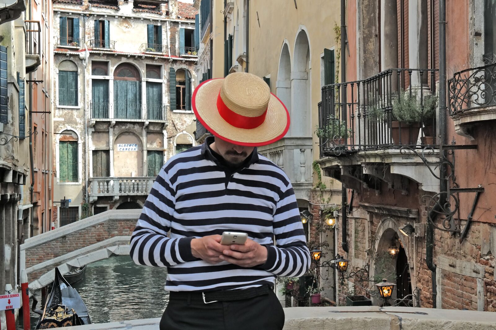 Samsung NX300M sample photo. Venice, channel, houses photography