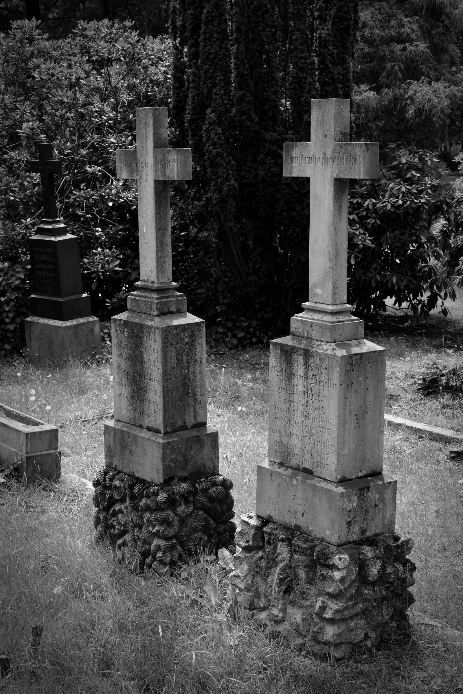Nikon D5200 sample photo. Cemetery, old grave stones photography