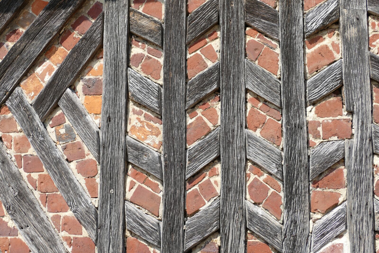 Panasonic Lumix DMC-FZ1000 sample photo. Timber-framed, wood, stone photography