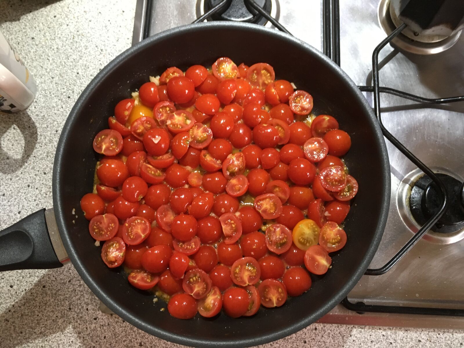 Apple iPhone SE sample photo. Tomatoes, cook, pan photography