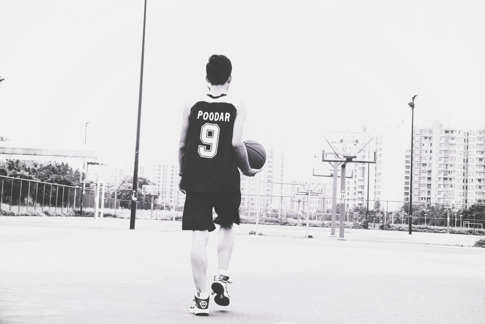Canon EF-S 18-135mm F3.5-5.6 IS sample photo. Guy, basketball, athlete photography