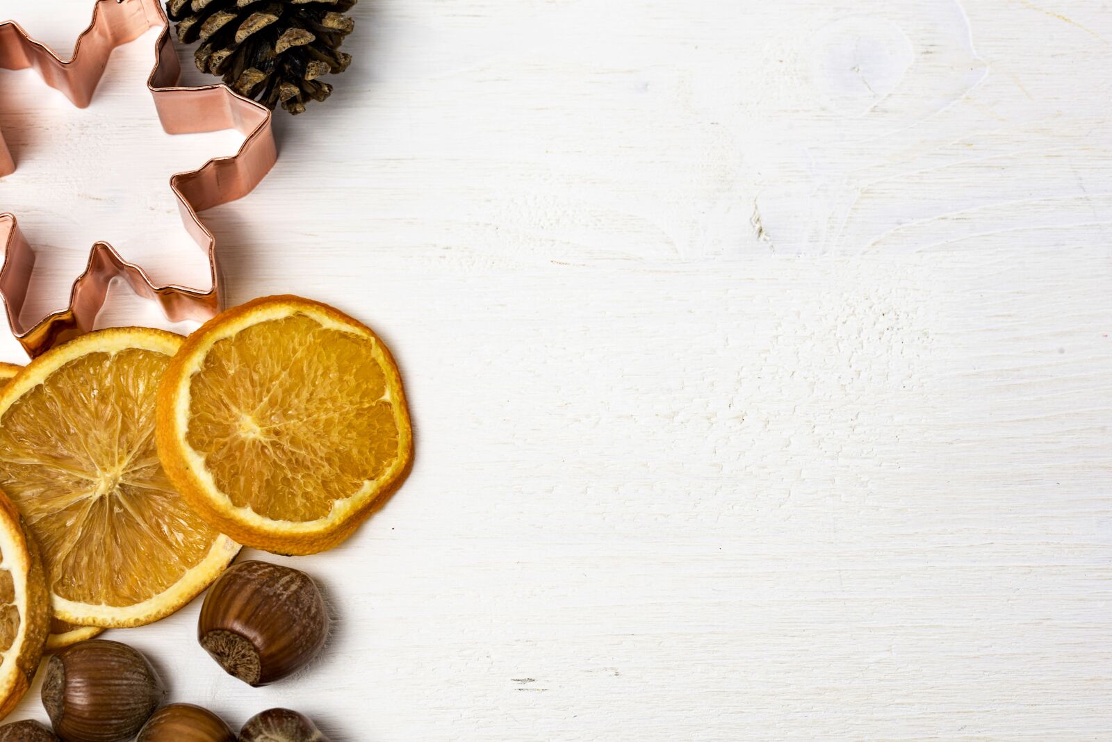 Nikon D750 sample photo. Christmas, decorations, chestnuts photography