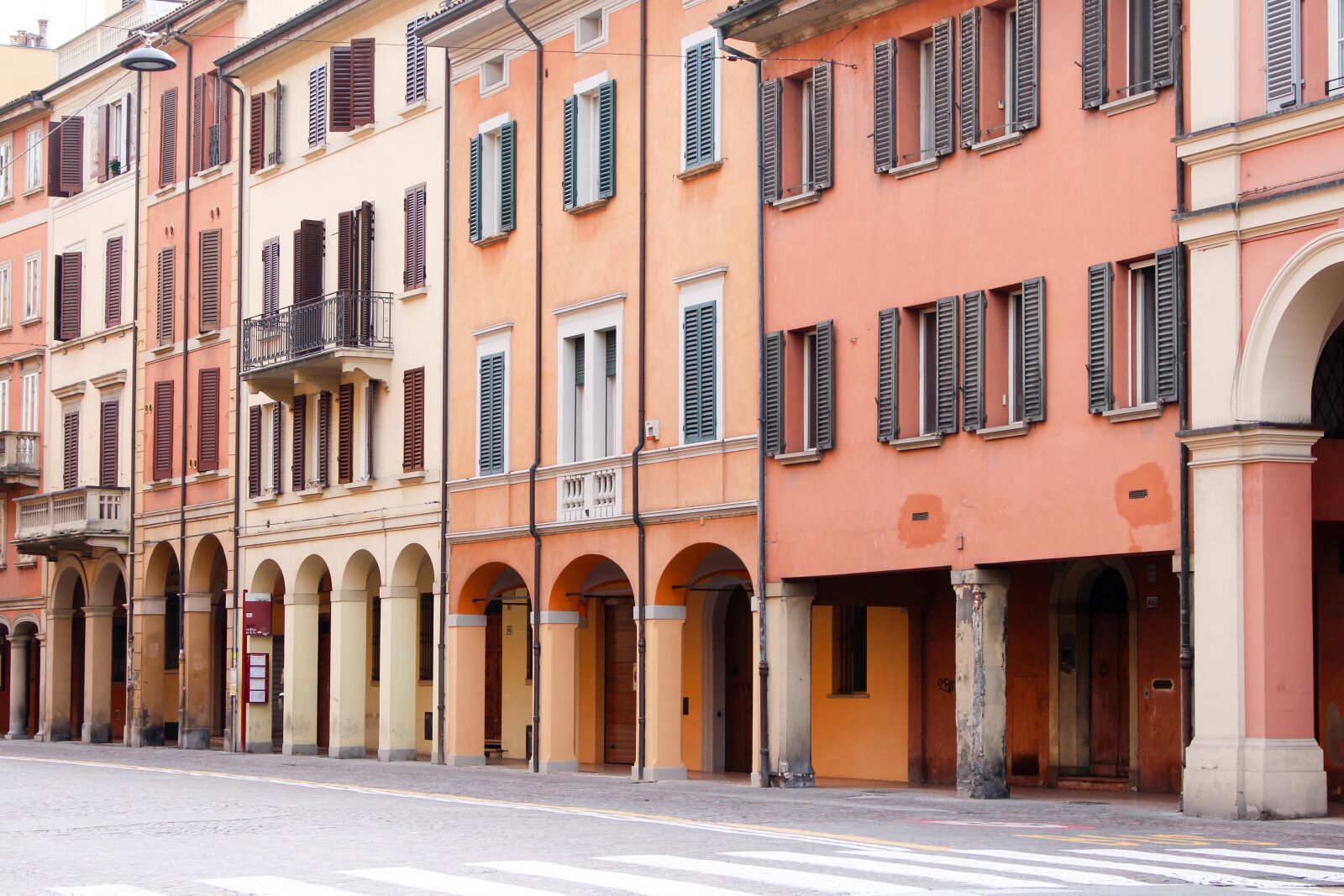 Canon EOS 700D (EOS Rebel T5i / EOS Kiss X7i) sample photo. Bologna, italy, buildings photography