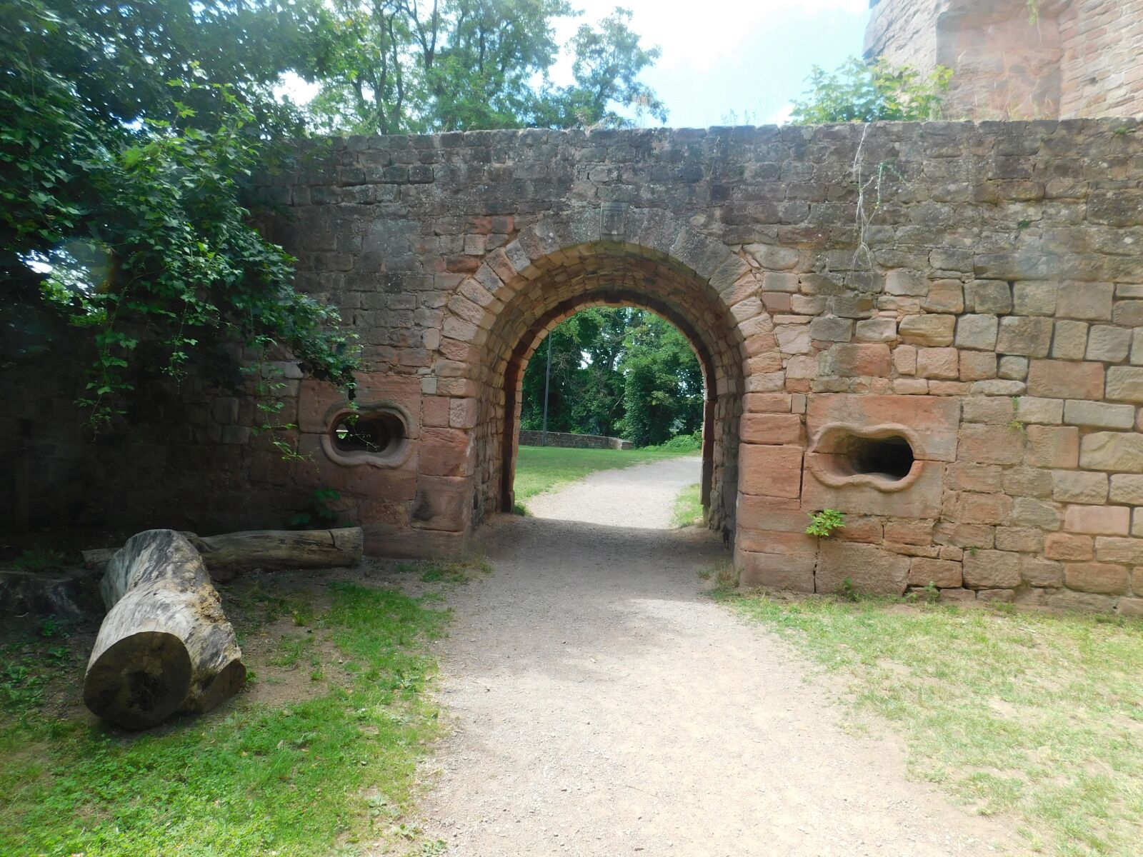 Nikon Coolpix B500 sample photo. Nanstein castle, goal, wall photography
